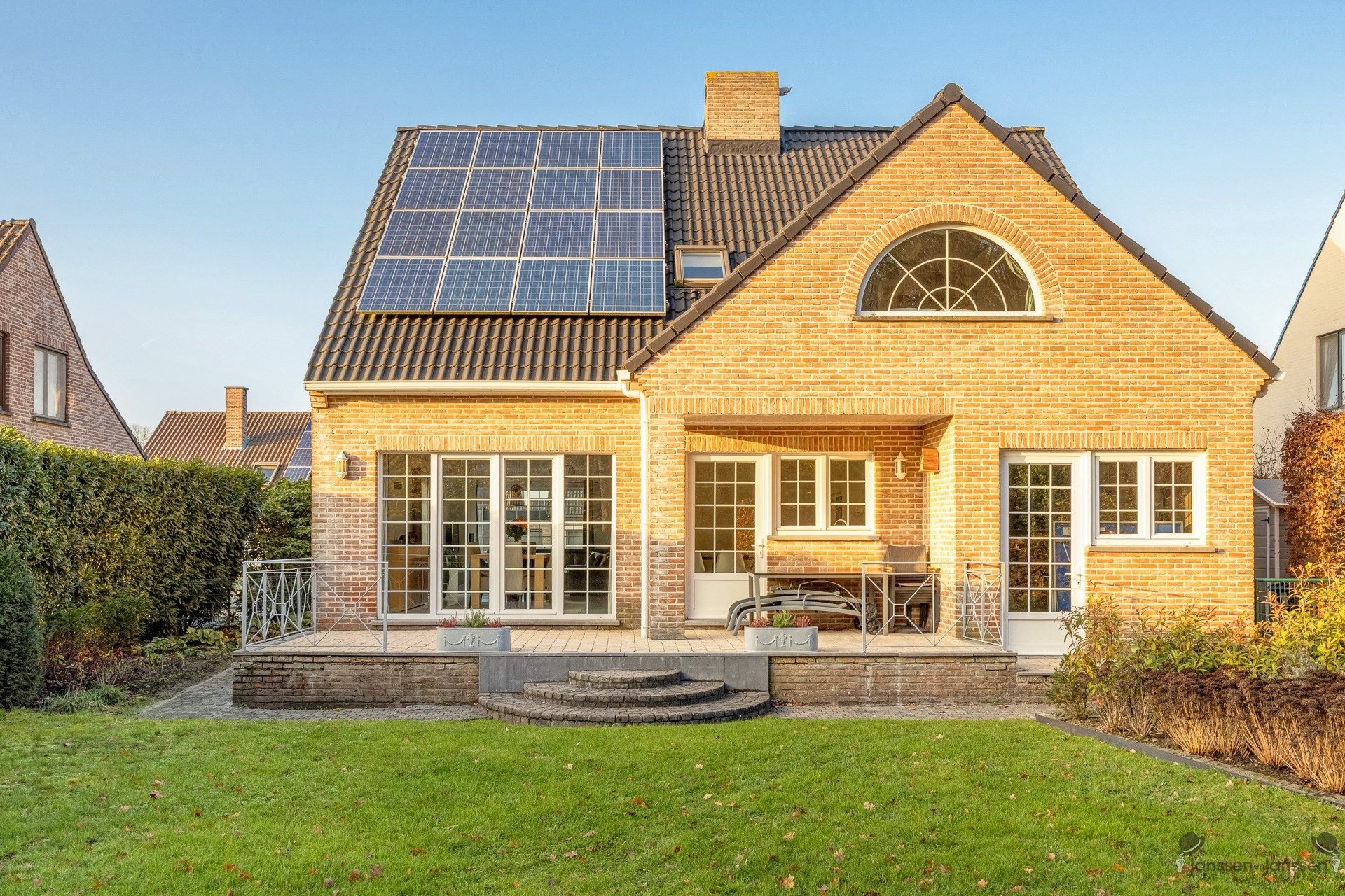 Lichtrijke, top-onderhouden woning in een doodlopende straat in hartje Sint-Job foto 2