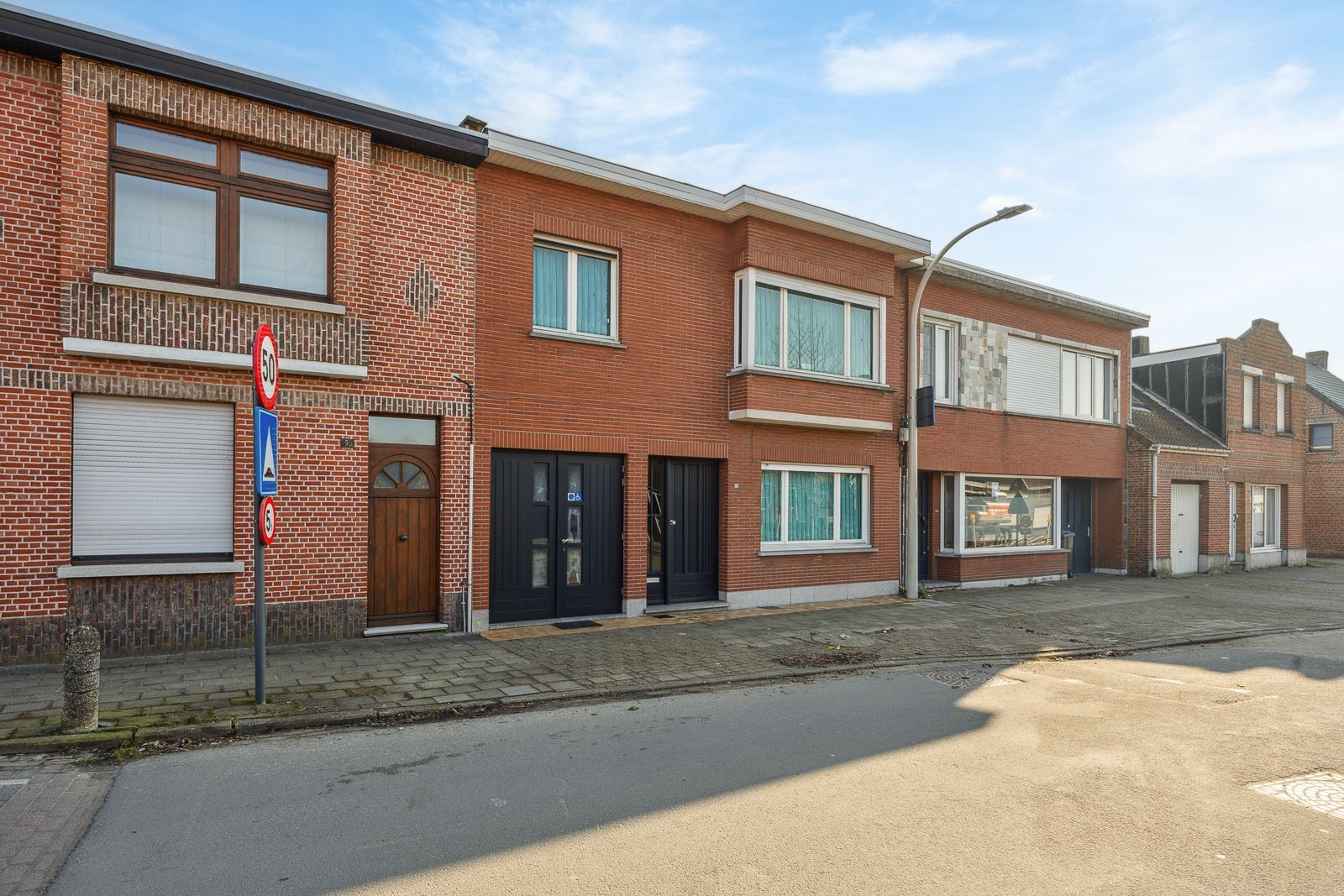 Ruime woning met renovatiepotentieel, garage en zuid tuin in Putte-Kapellen. foto 21