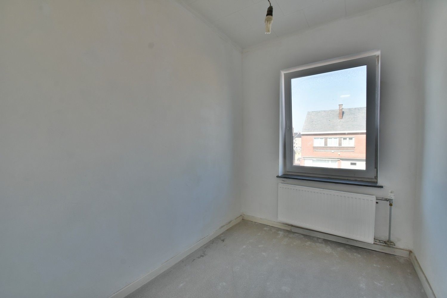 Ruime gerenoveerde woning met maar liefst 7 slaapkamers en handelsmogelijkheden op een gunstige locatie nabij Maastricht foto 16