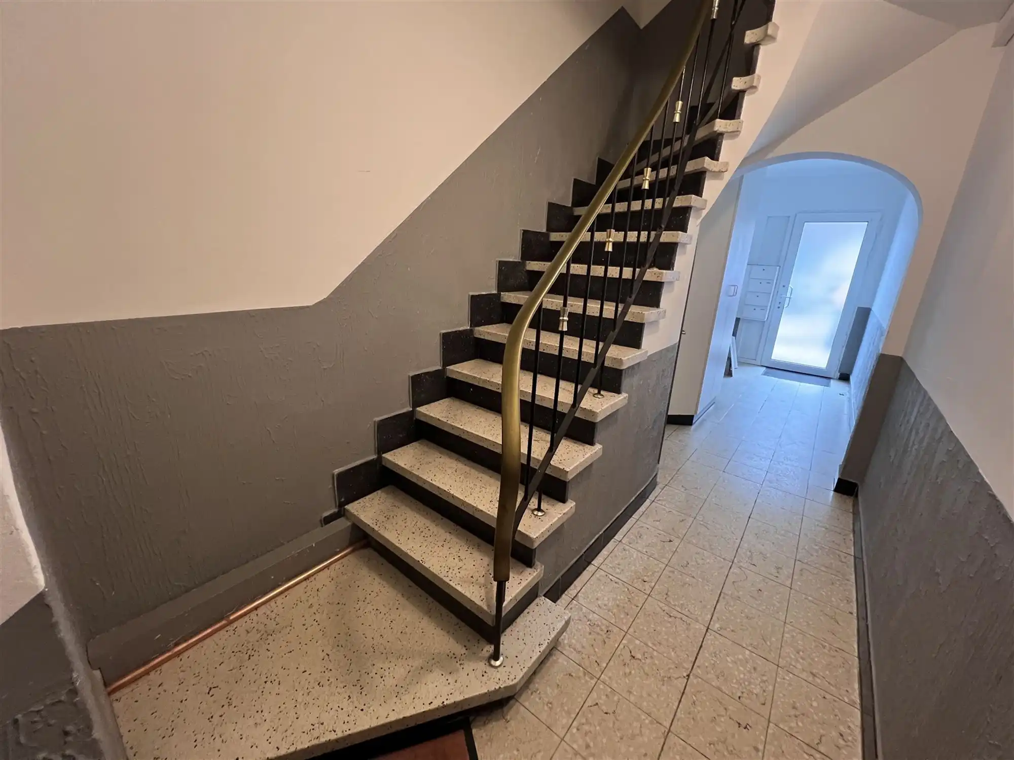 Opbrengsteigendom met 4 appartementen en tuin foto 2