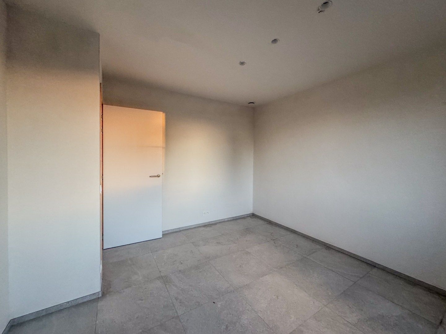 Energiezuinige nieuwbouwwoning met 3 slaapkamers, ruime garage en tuin. foto 13