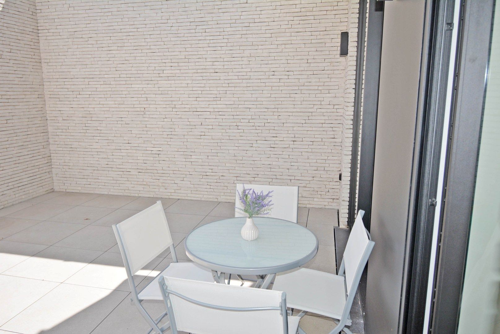 Appartement in het centrum van Knokke met eigen buitenruimte - eerste verhuur! foto 12