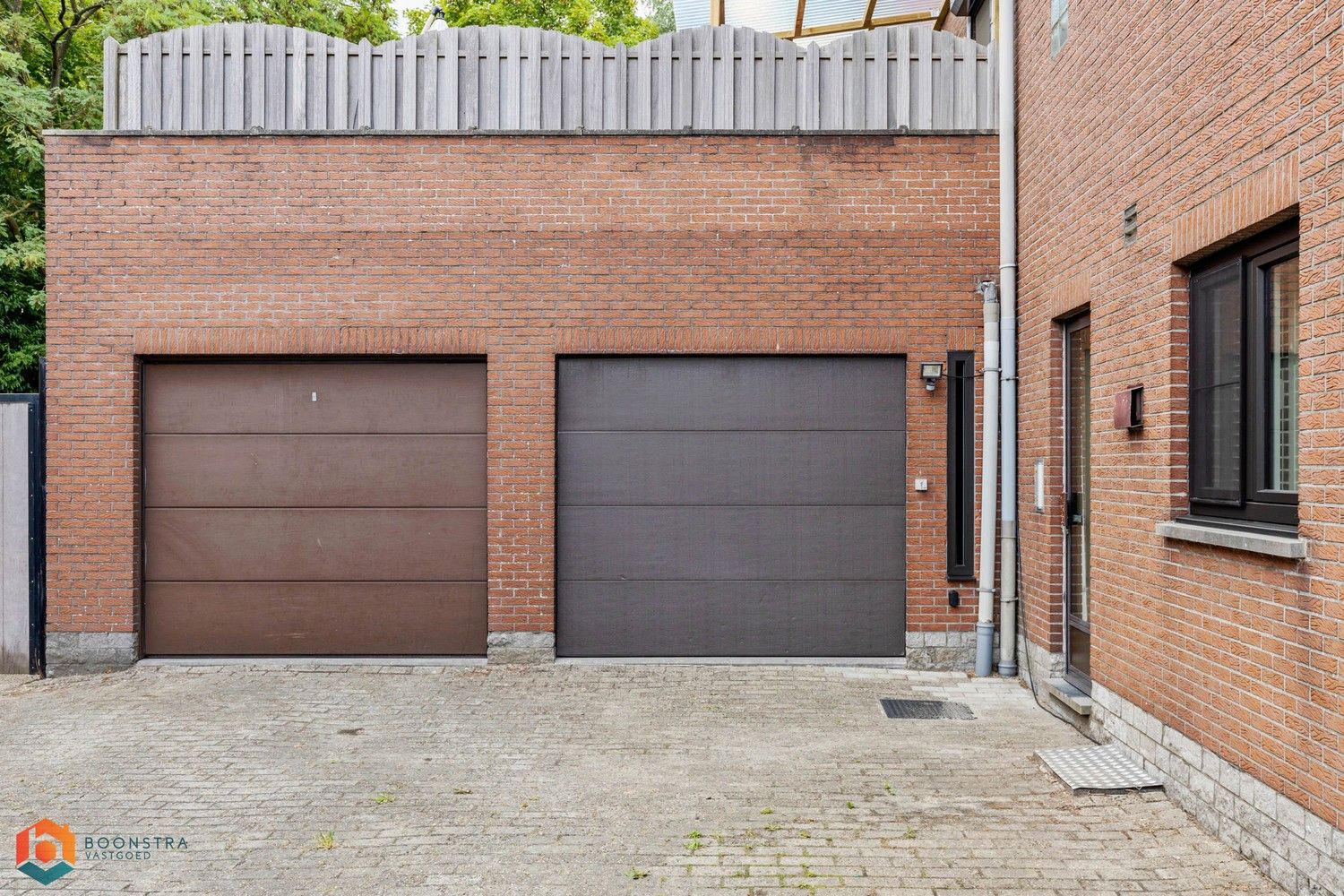 Gelijkvloers app. met 2 slpkrs, ruime tuin en garage foto 25