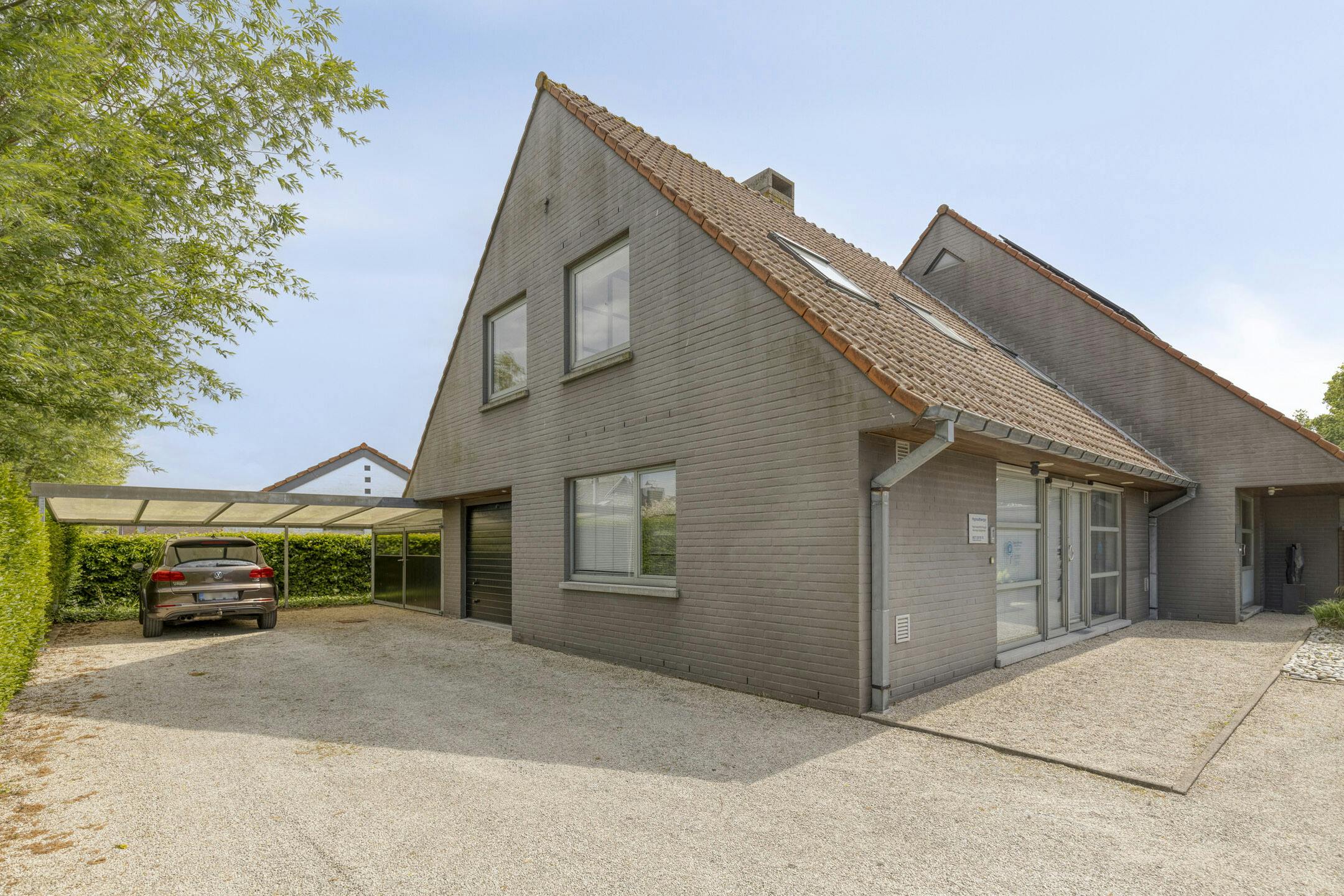 Villa met praktijkruimte op ruim perceel te koop te Brugge foto 18