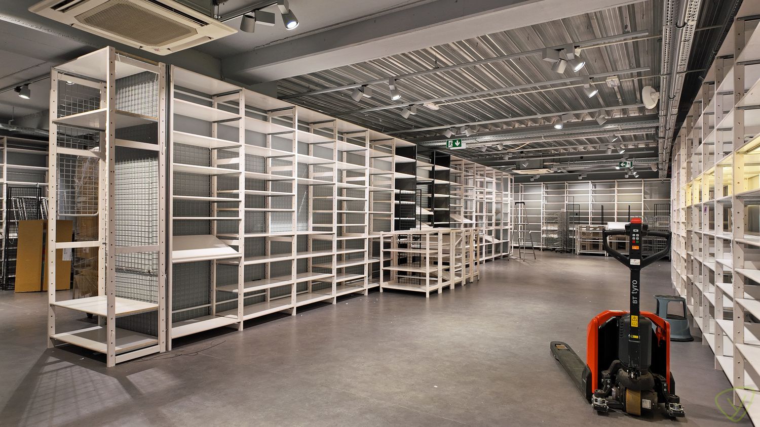 Exclusieve handelsruimte te huur op één van de commercieel gunstigste locaties te Eeklo! foto 4