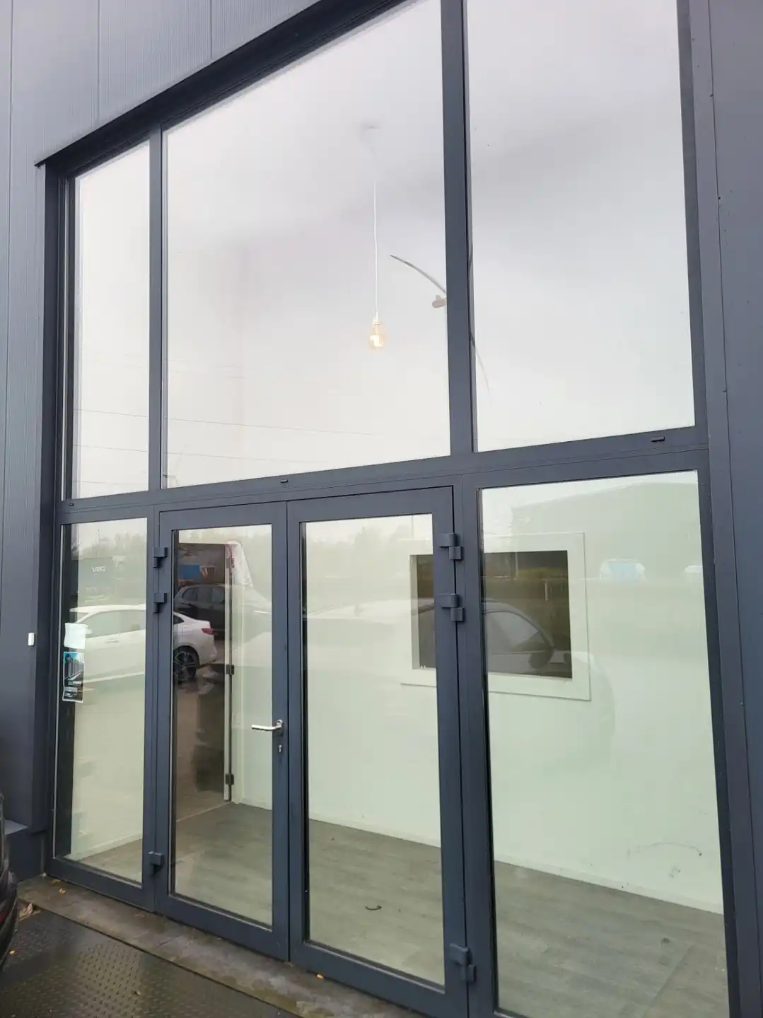 TE HUUR: BEDRIJFSHAL TE BILZEN foto 6