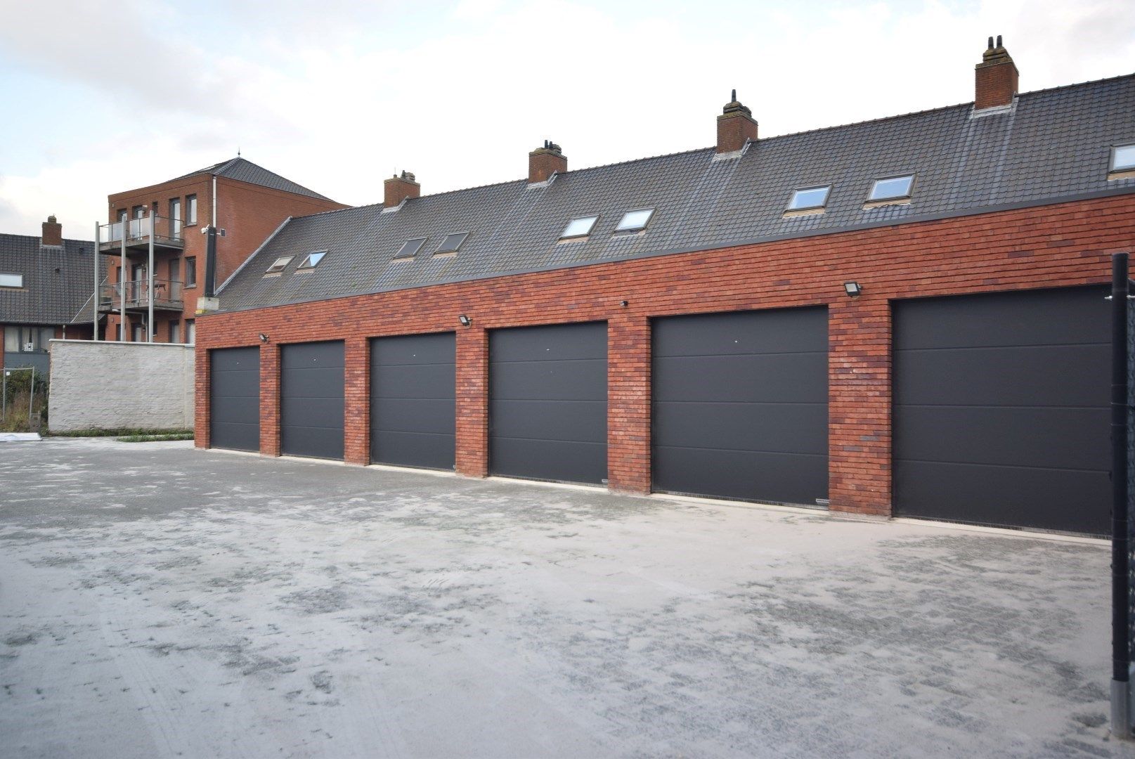 GARAGE NUMMER 6 TE HUUR  foto {{pictureIndex}}