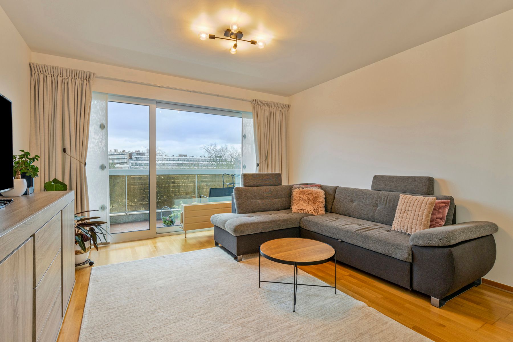 Instapklaar 2 slpk appartement in hartje Anderlecht! foto {{pictureIndex}}