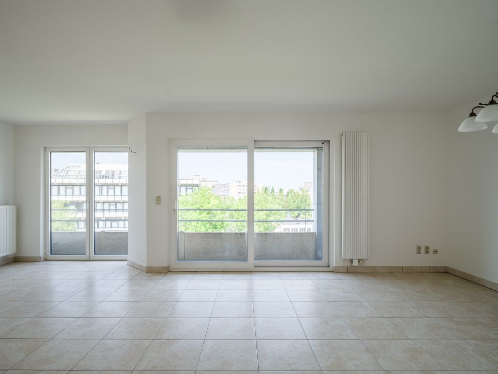 Appartement met 3 slaapkamers, aangenaam terras en autostaanplaats met prachtig en open zicht over de Leie. foto 3