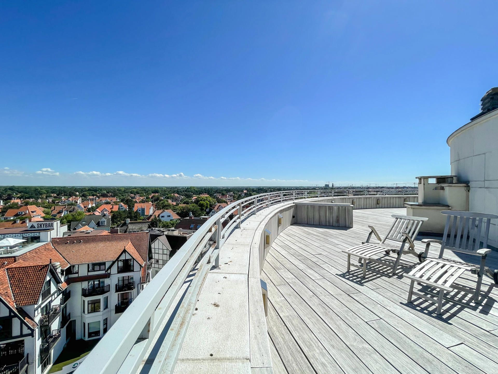 Unieke penthouse met ZONNIG TERRAS en zijdelings ZEEZICHT... foto 4