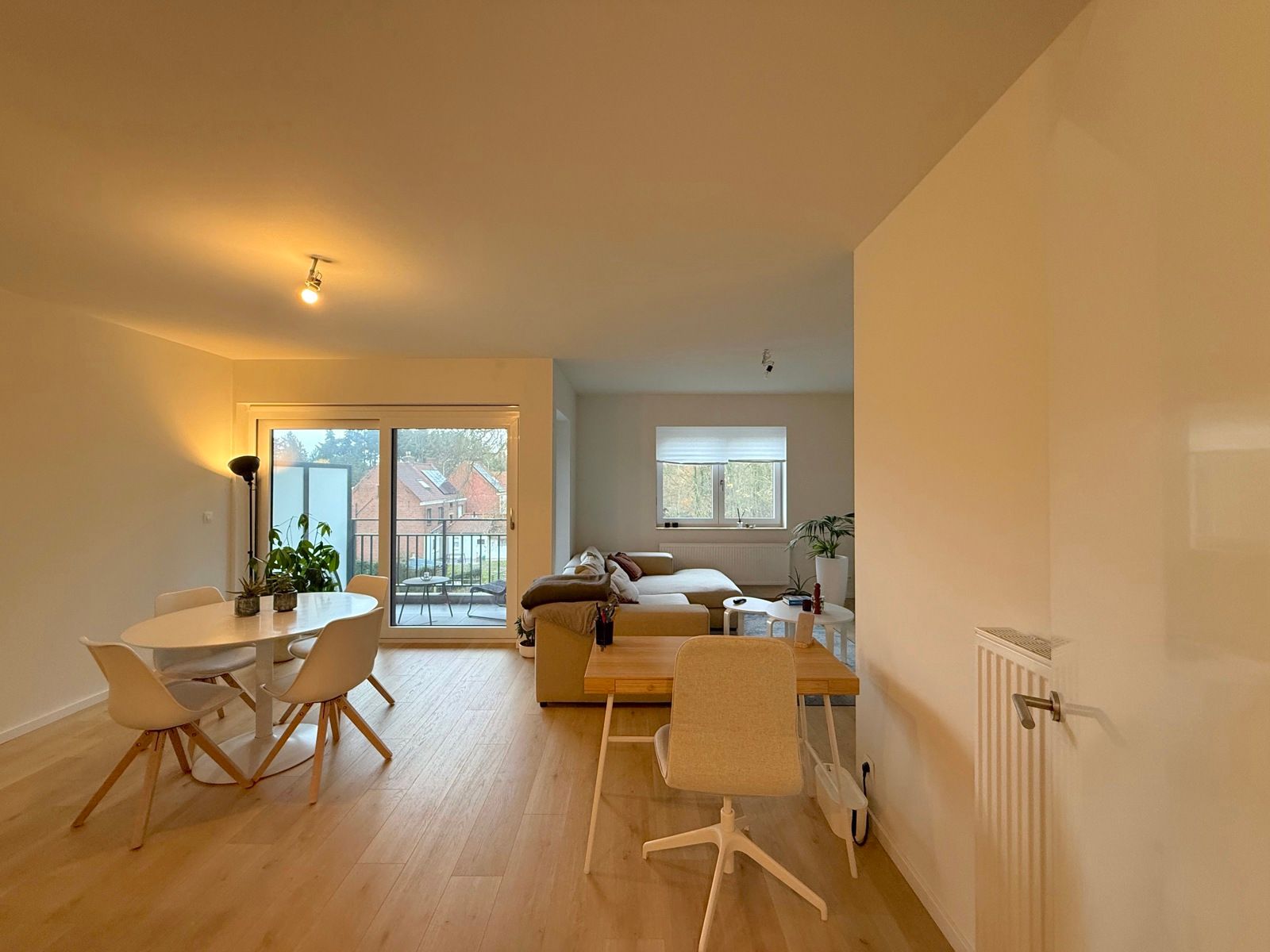 Zonnig appartement met 2 slaapkamers, terras en staanplaats foto 3