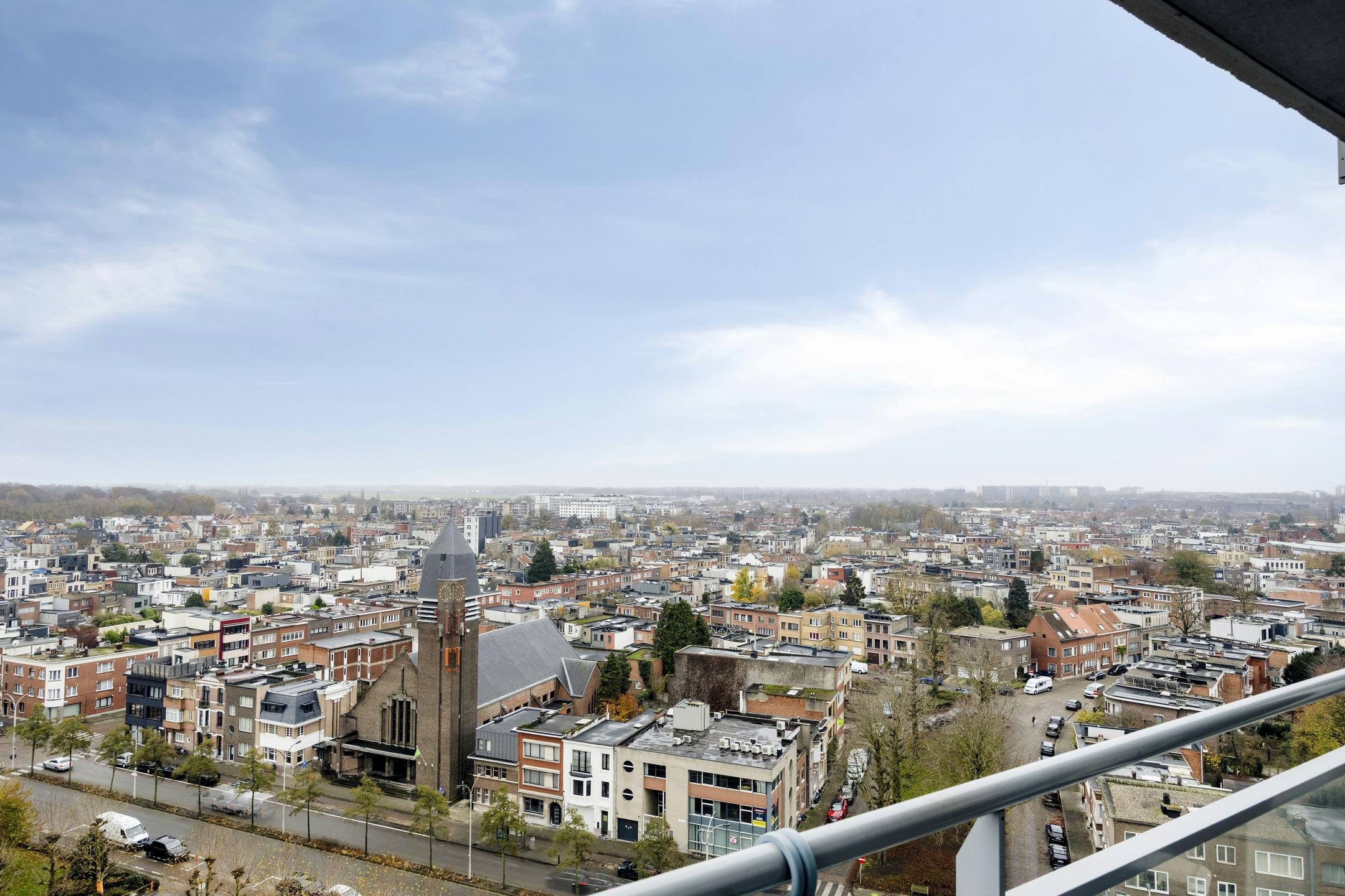 Instapklaar 2-slaapkamerappartement te koop in Berchem foto 7