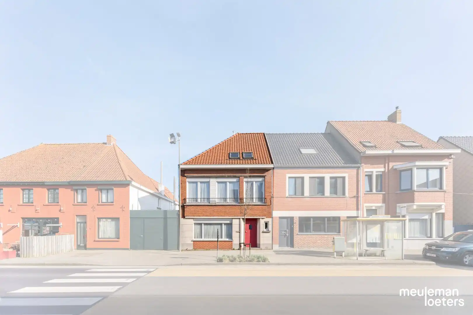 Te renoveren woning met ruime tuin foto 3