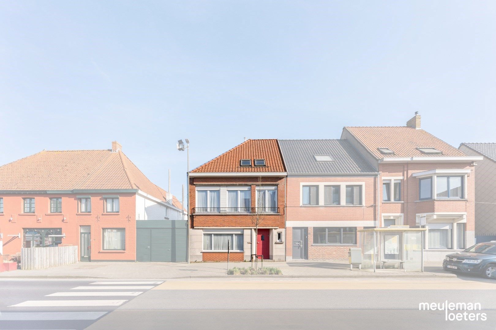 Te renoveren woning met ruime tuin foto 3