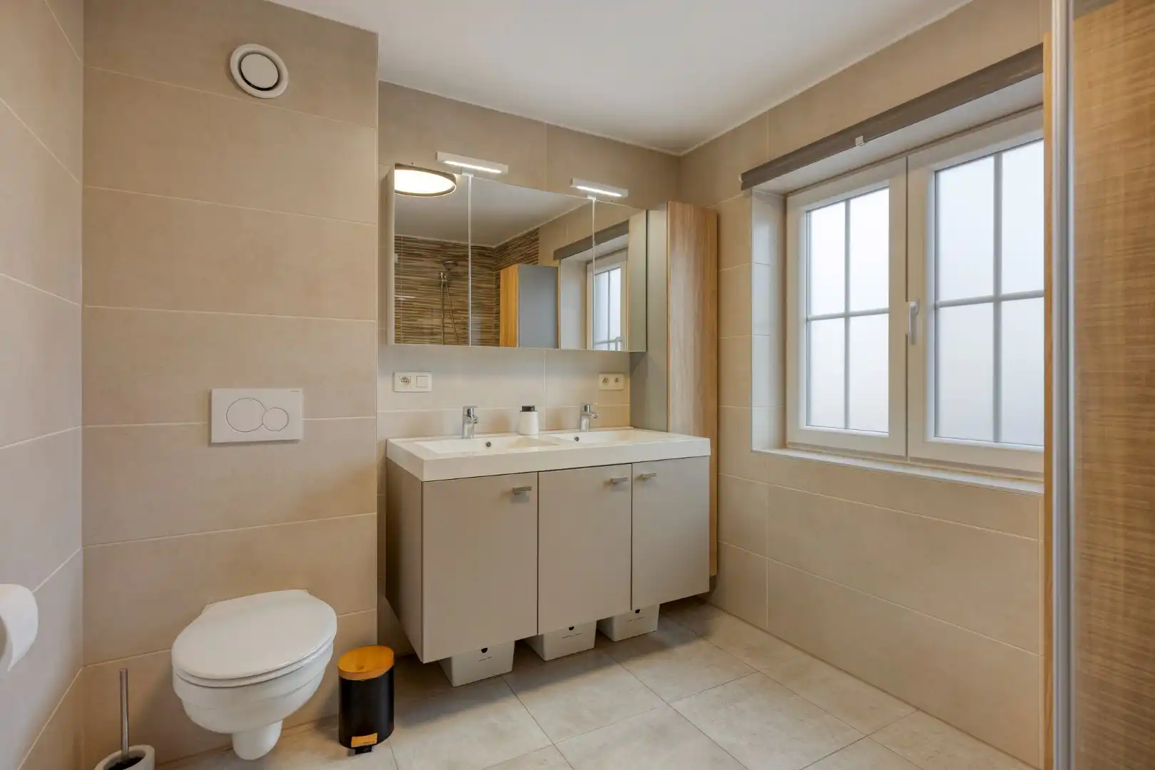 Recente instapklare woning met 3/4 slaapkamers, rustig gelegen te Ham ! foto 13