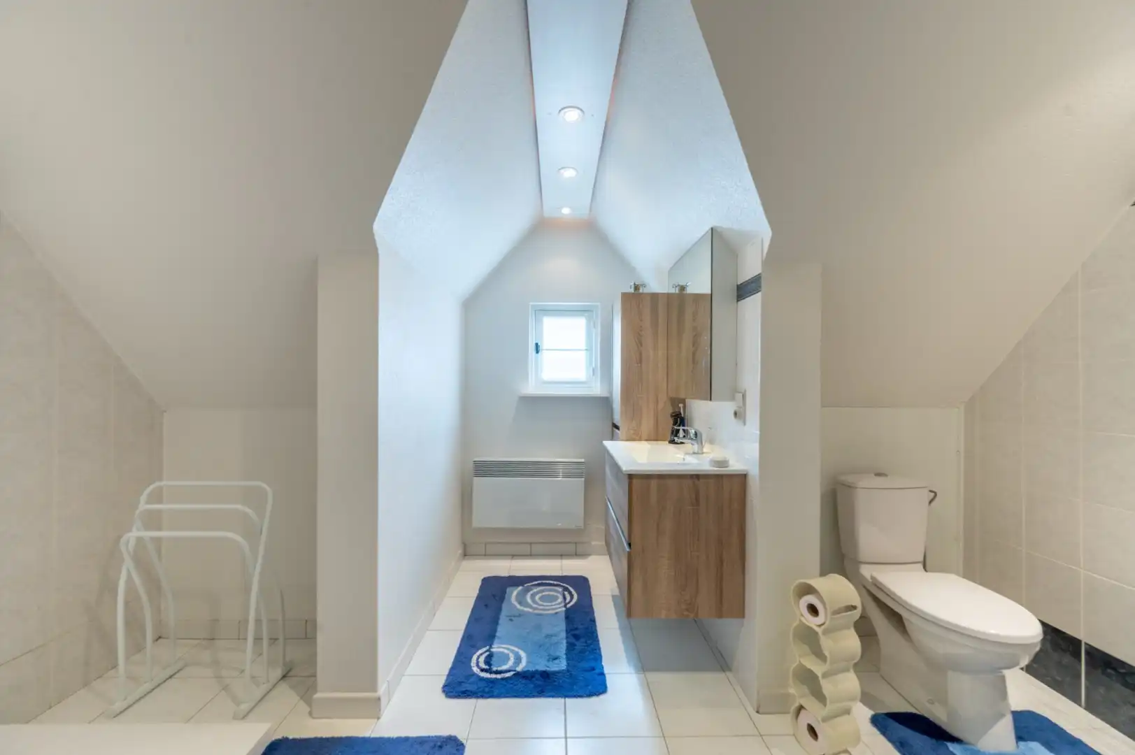 Villa met 3 kamers, 20 zonnepanelen en een dubbele garage op 800 m² foto 11