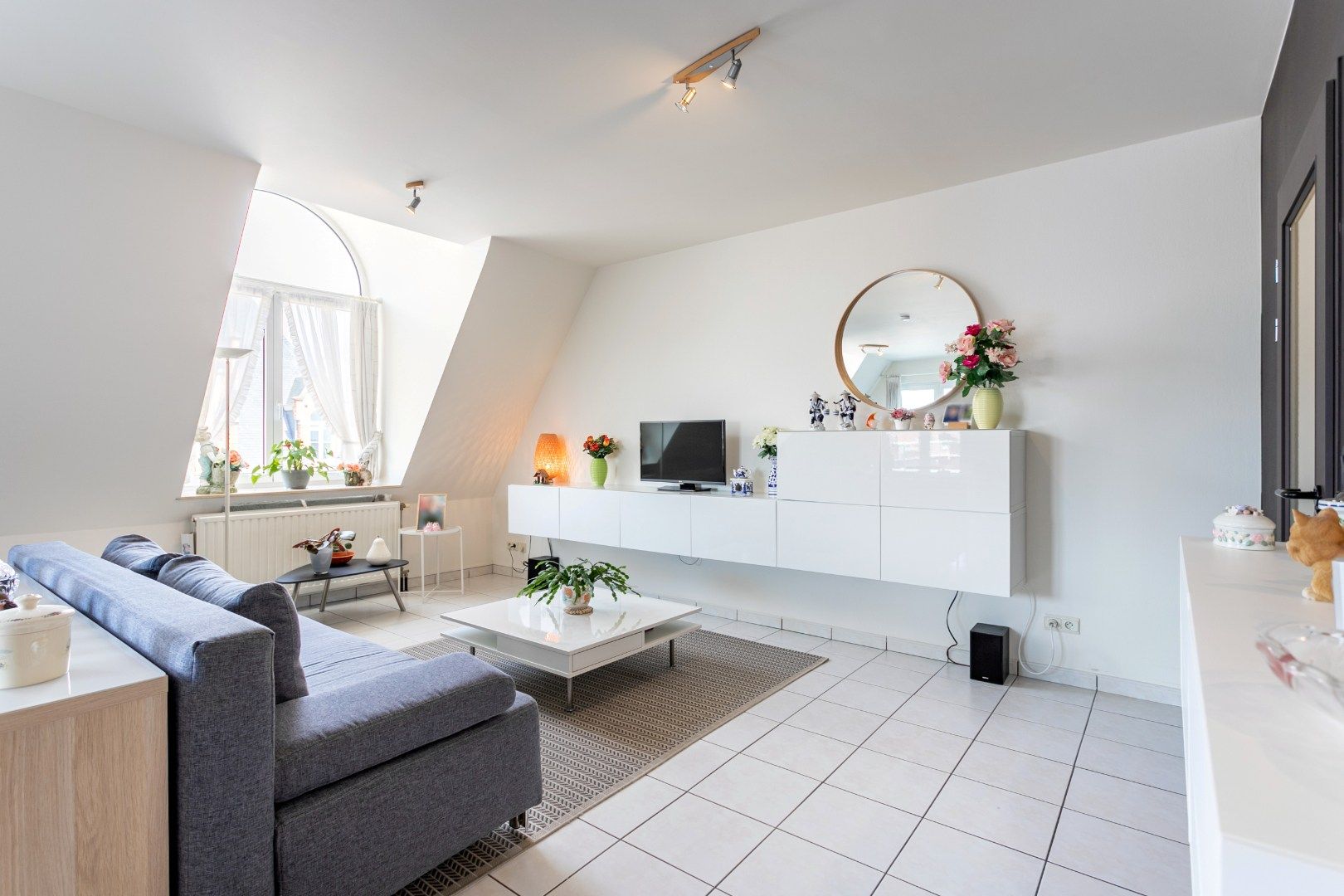 Appartement (78m²) 1 slpk, kelder en autostpl te koop centrum Halle foto 2