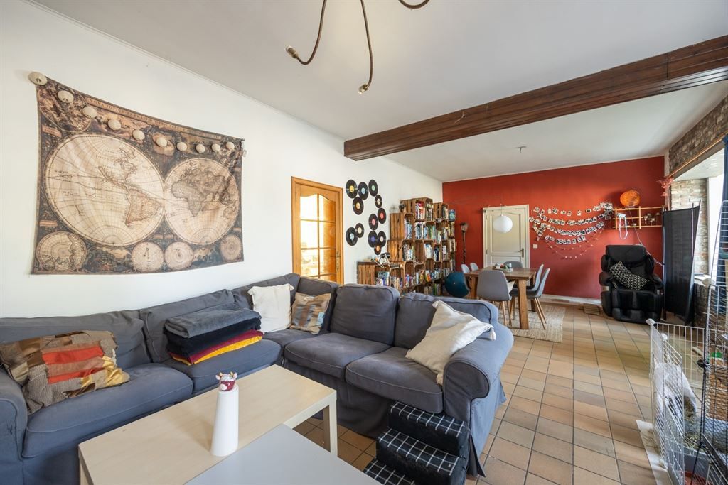 Ruime op te frissen woning met groene tuin! foto 3