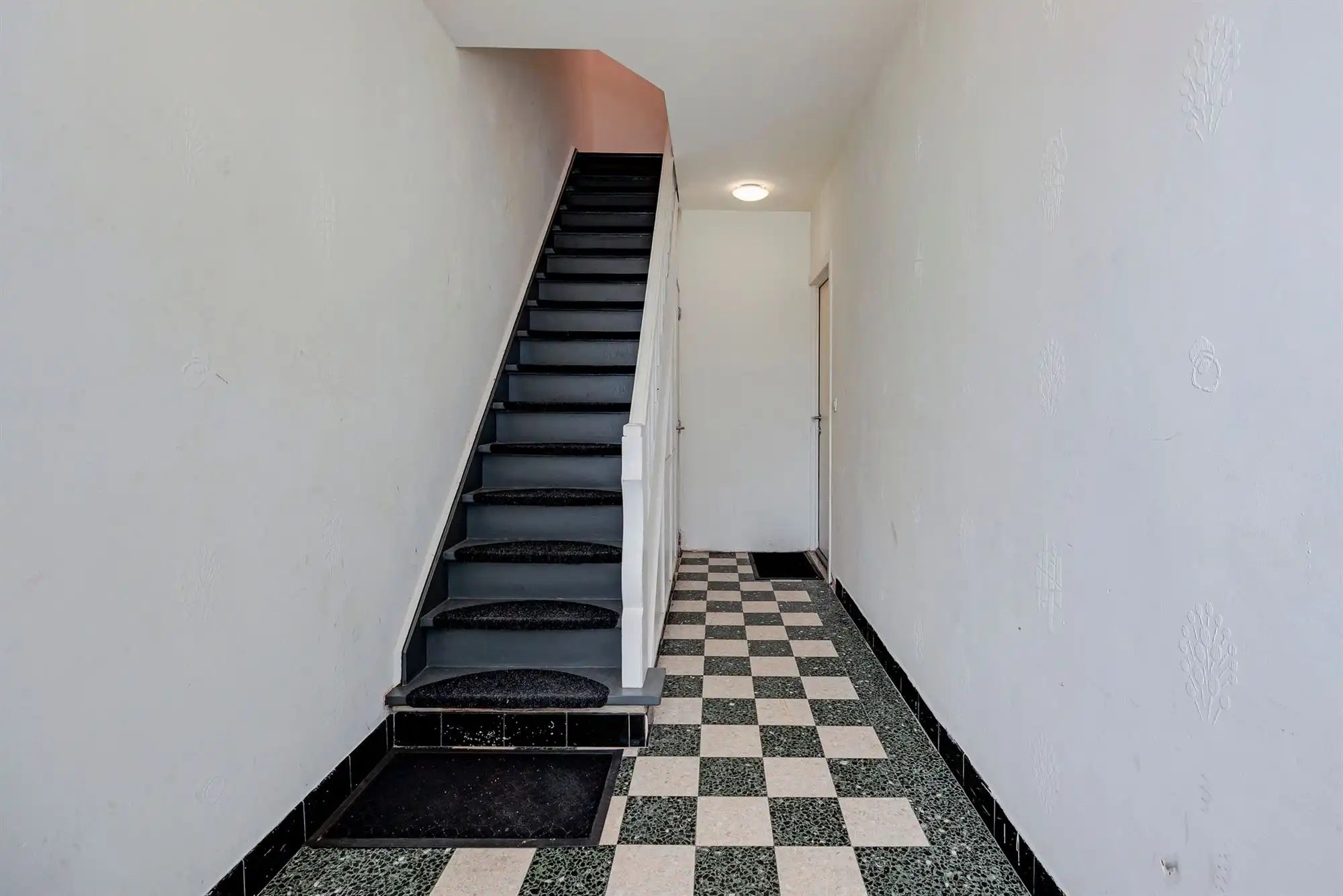 Woning opgedeeld in 2 instaplklare appartementen foto 8