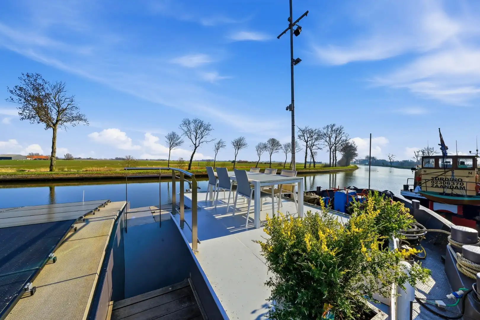 Unieke woonboot met B&B en vergunde ligplaats in Plassendale foto 5