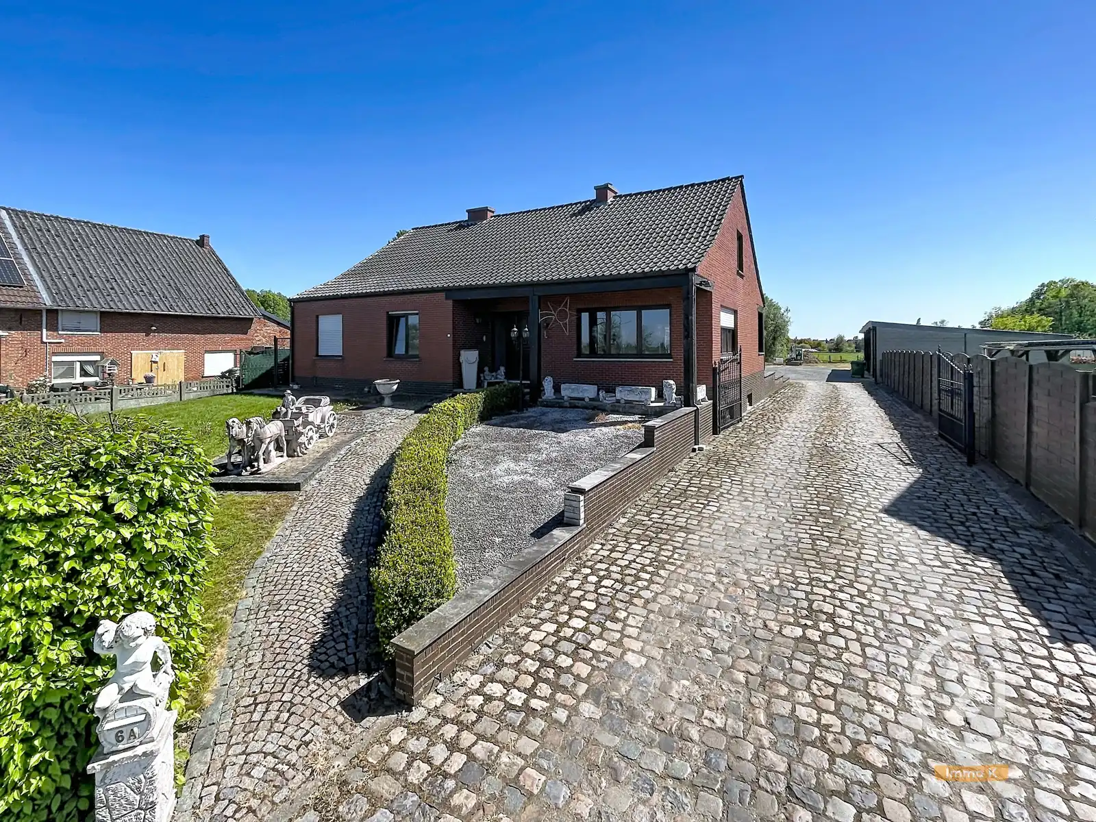 Hoofdfoto van de publicatie: Ruime gelijkvloerse woning met opslag op perceel van 40a55ca