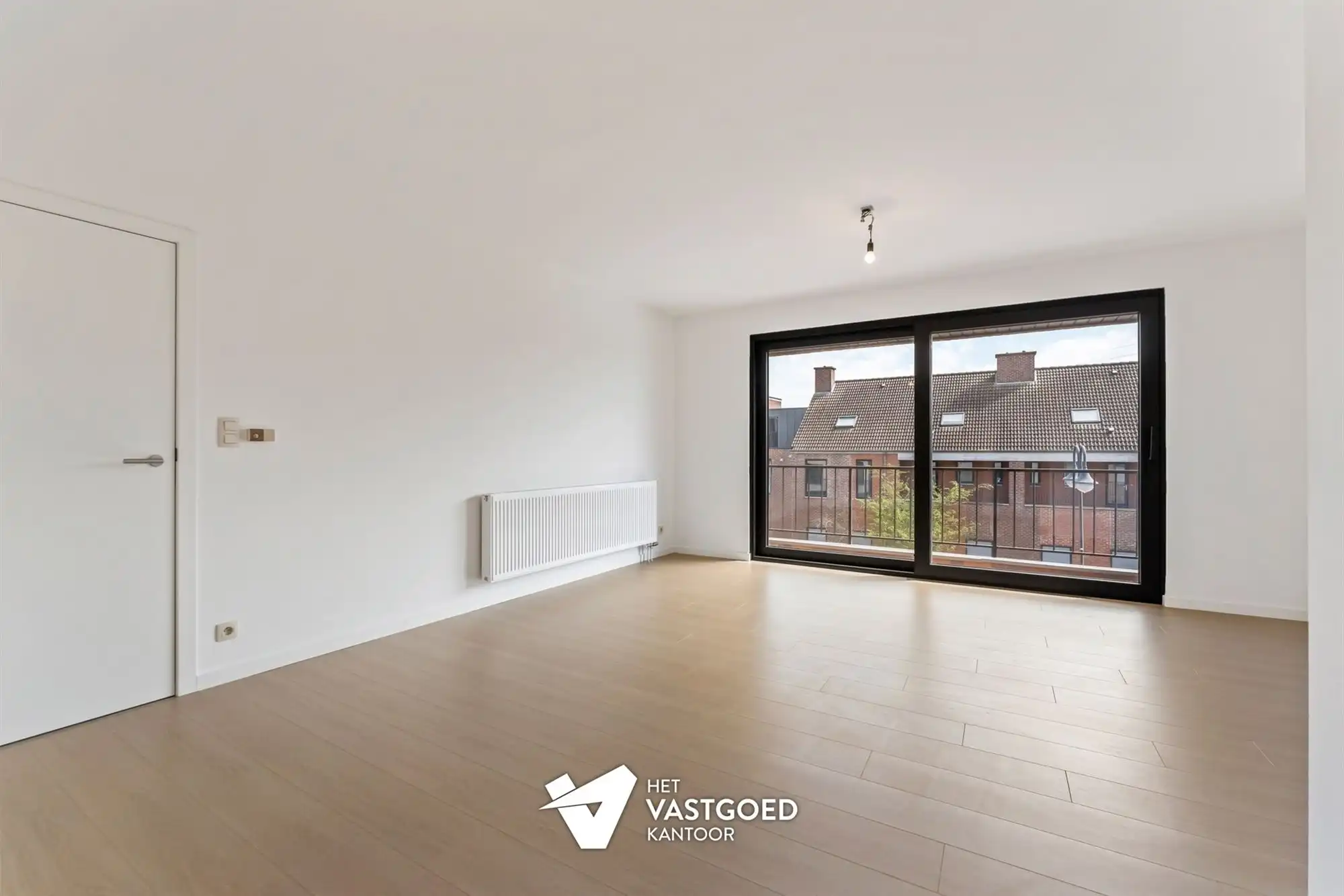 VOLLEDIG GERENOVEERD APPARTEMENT (65M²) MET 1 SLAAPKAMER, AUTOSTAANPLAATS EN GARAGEBOX TE HEUSDEN-ZOLDER foto 4