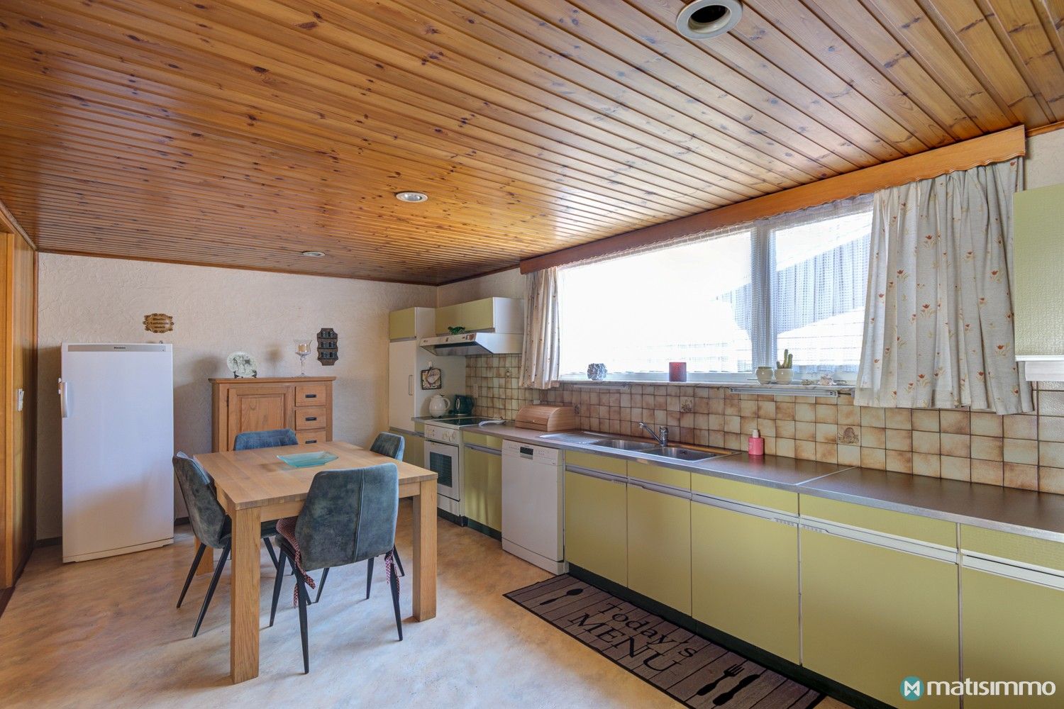 VERZORGDE WONING MET 3 SLAAPKAMERS, GARAGE EN TUIN NABIJ CENTRUM GENK foto 12
