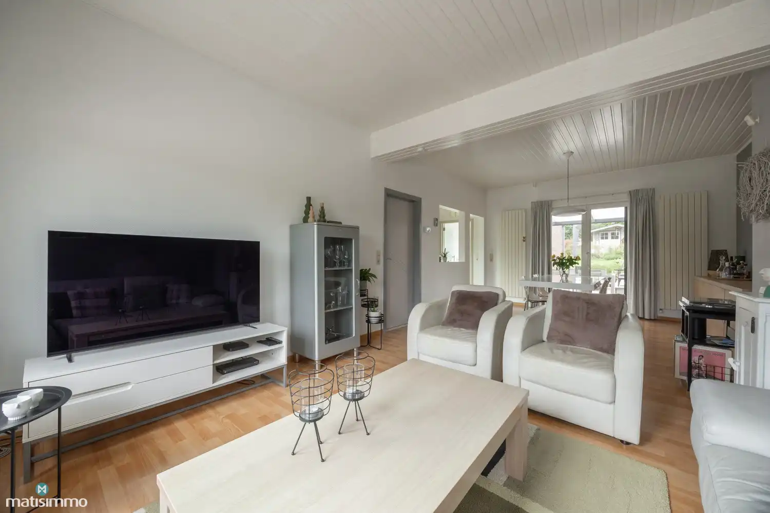 INSTAPKLAAR GERENOVEERDE WONING MET 3 SLAAPKAMERS, GARAGE, CARPORT EN PRACHTIGE TUIN NABIJ HET KANAAL EN DE MAAS IN LANAKEN foto 6