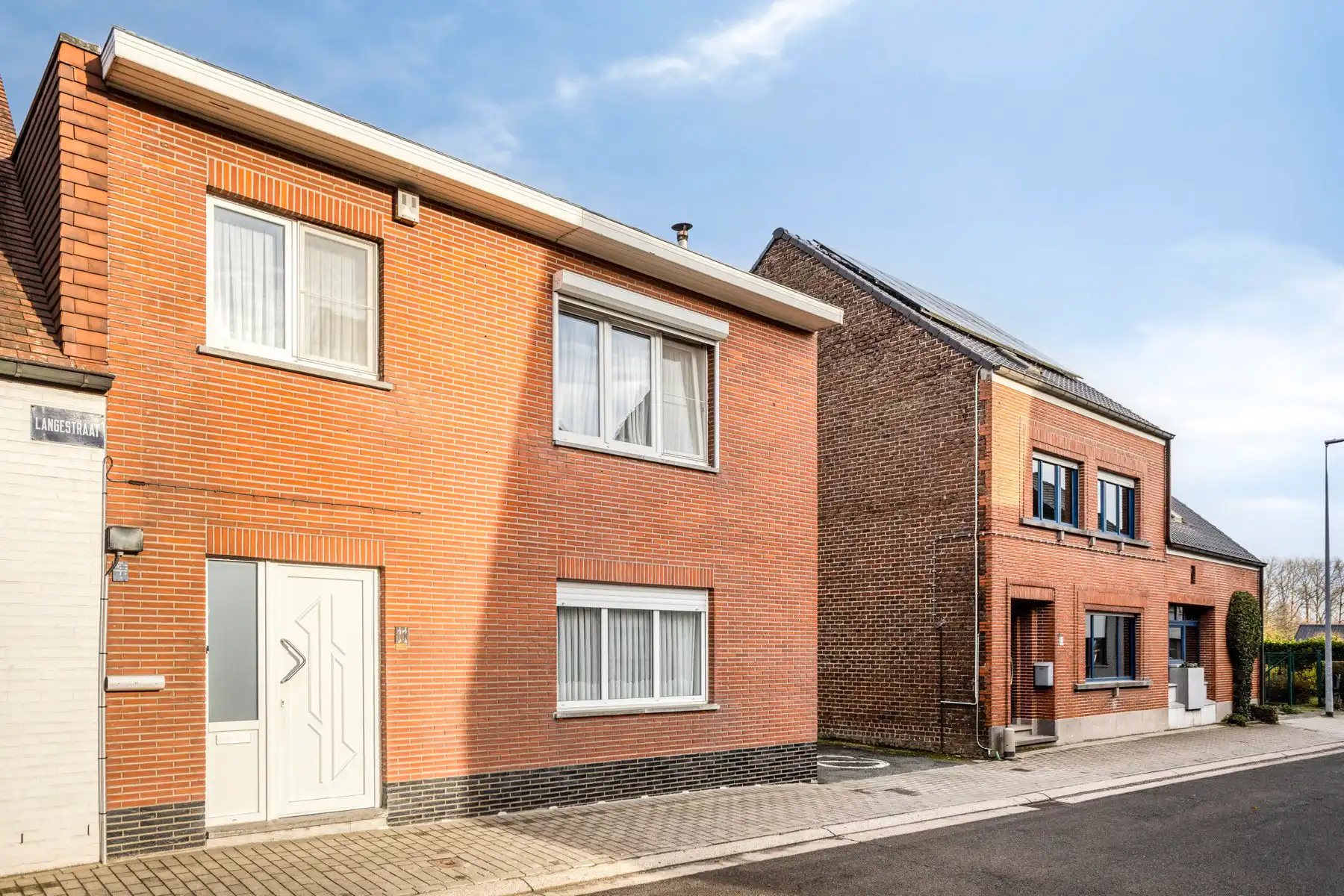 Hoofdfoto van de publicatie: Landelijke driegevelwoning met garage en tuin
