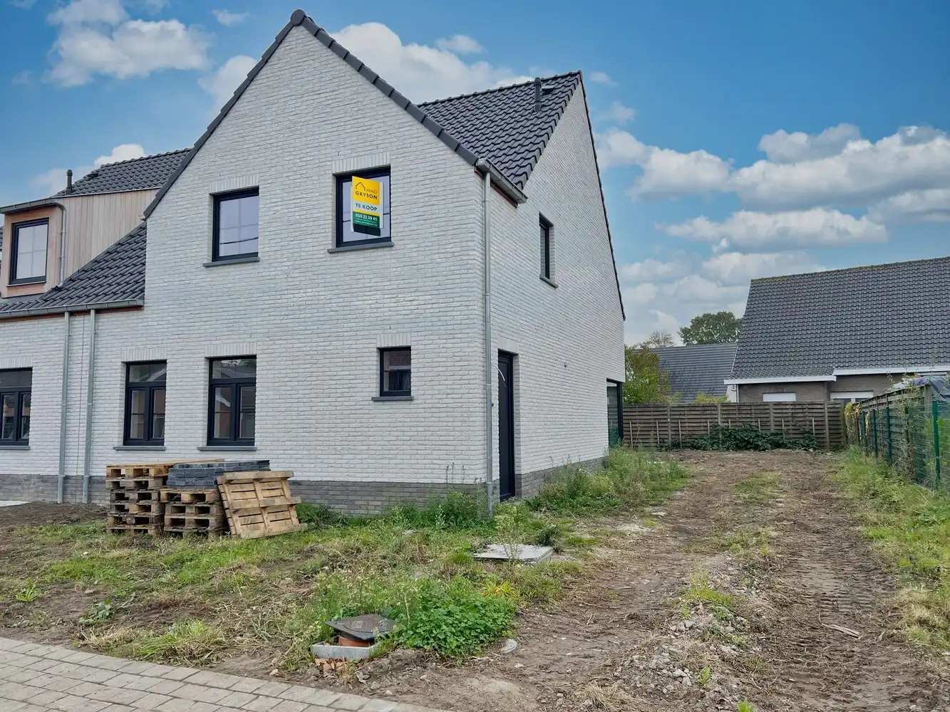 Nieuwbouwwoning met 4 slpks op toplocatie aan 6% BTW! foto {{pictureIndex}}