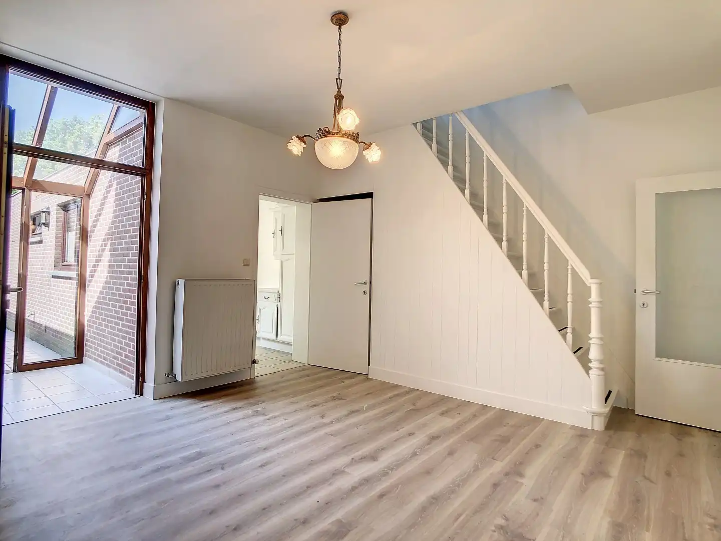 Centraal gelegen woning met twee ruime slaapkamers, zonnige tuin en droge kelder - EPC 252 kWh/m² - bewoonbare oppervlakte van 143 m² foto 3