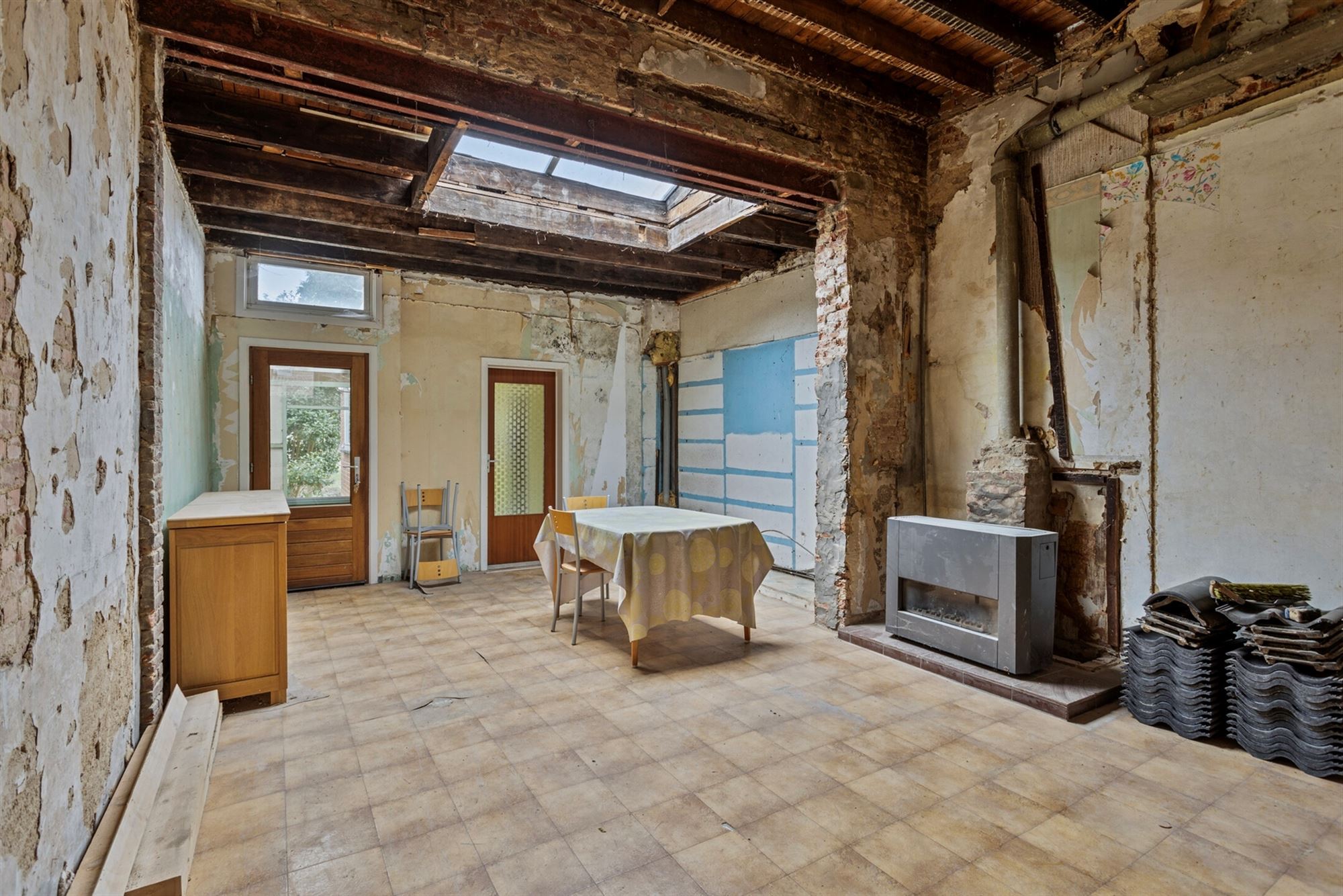 Hoofdfoto van de publicatie: Te renoveren huis met tuin (266m²) grens Hove Mortsel