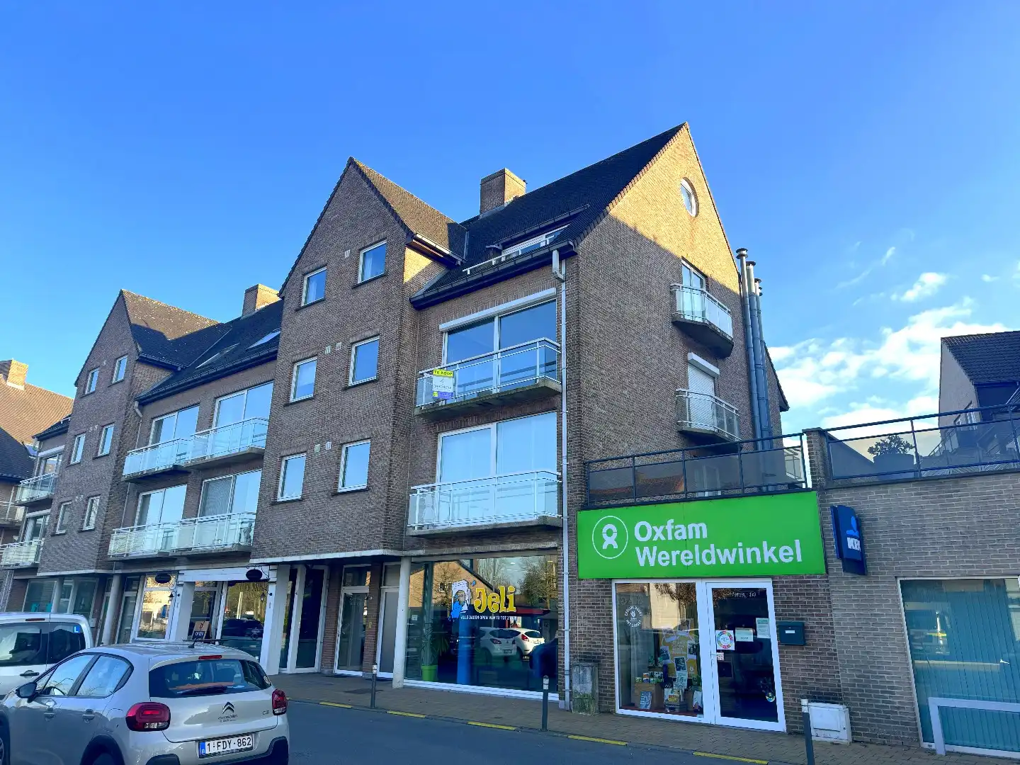 Instapklaar 2-slaapkamerappartement mét kelderberging op een toplocatie te Gullegem foto {{pictureIndex}}