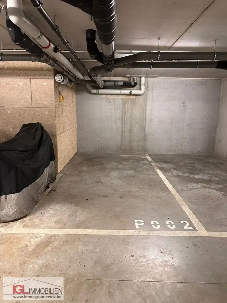 Ondergrondse staanplaats met automatische poort foto 2