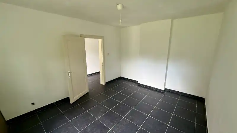 --- NOUVEAU --- Bungalow quatre façades avec 2 chambres, garage et grand jardin dans un environnement verdoyant. foto 15