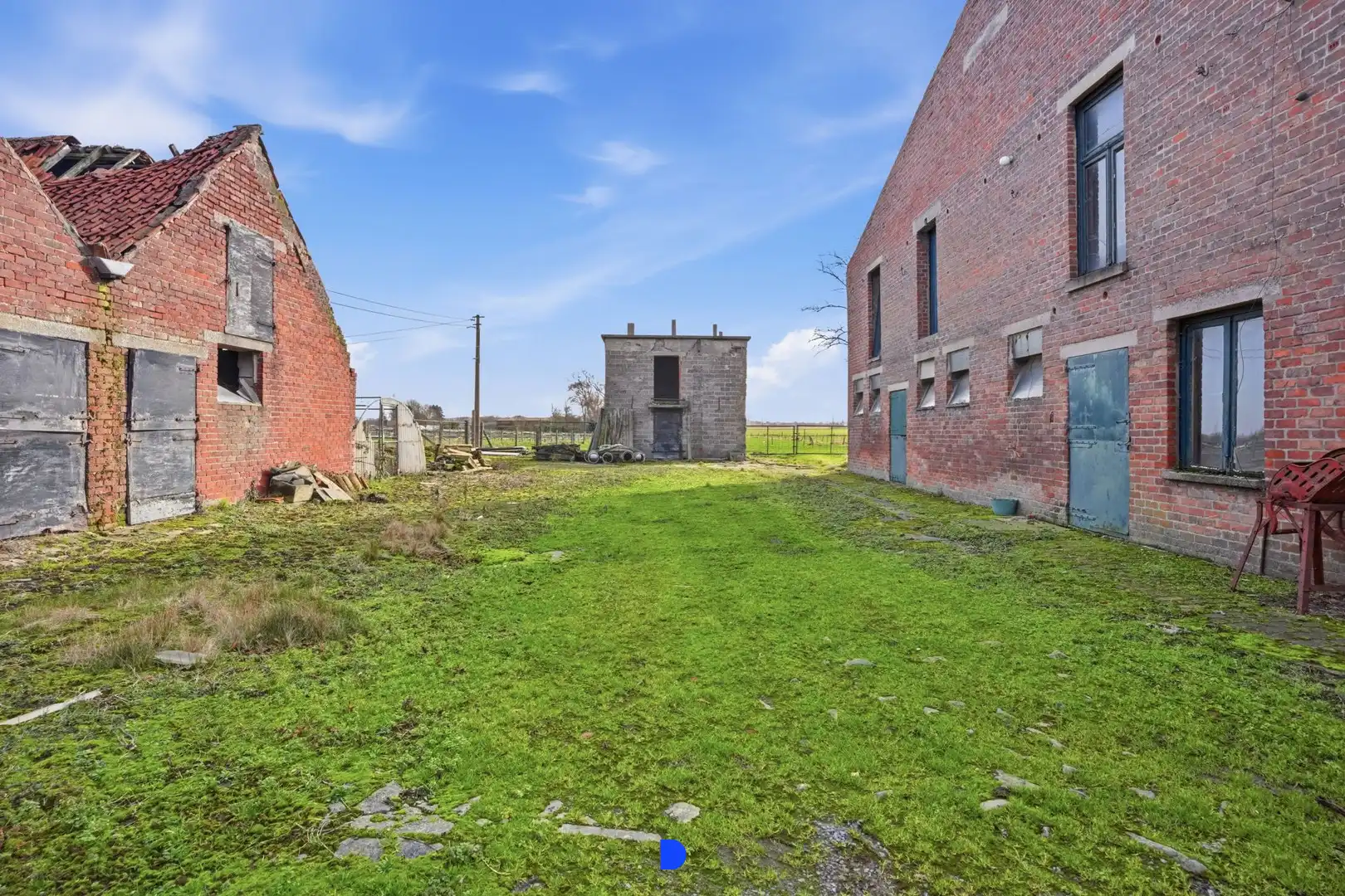 Hoeve met bijgebouwen en stallingen op 4.593m². foto 15
