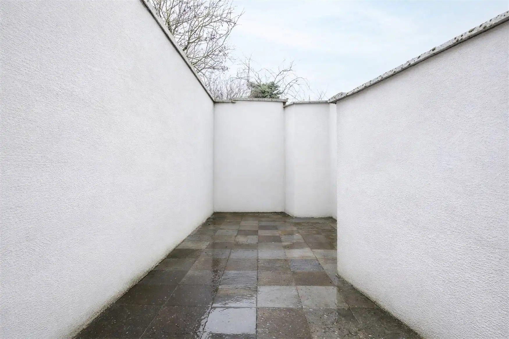 Instapklare woning met 4 kamers en koer in Gent foto 13