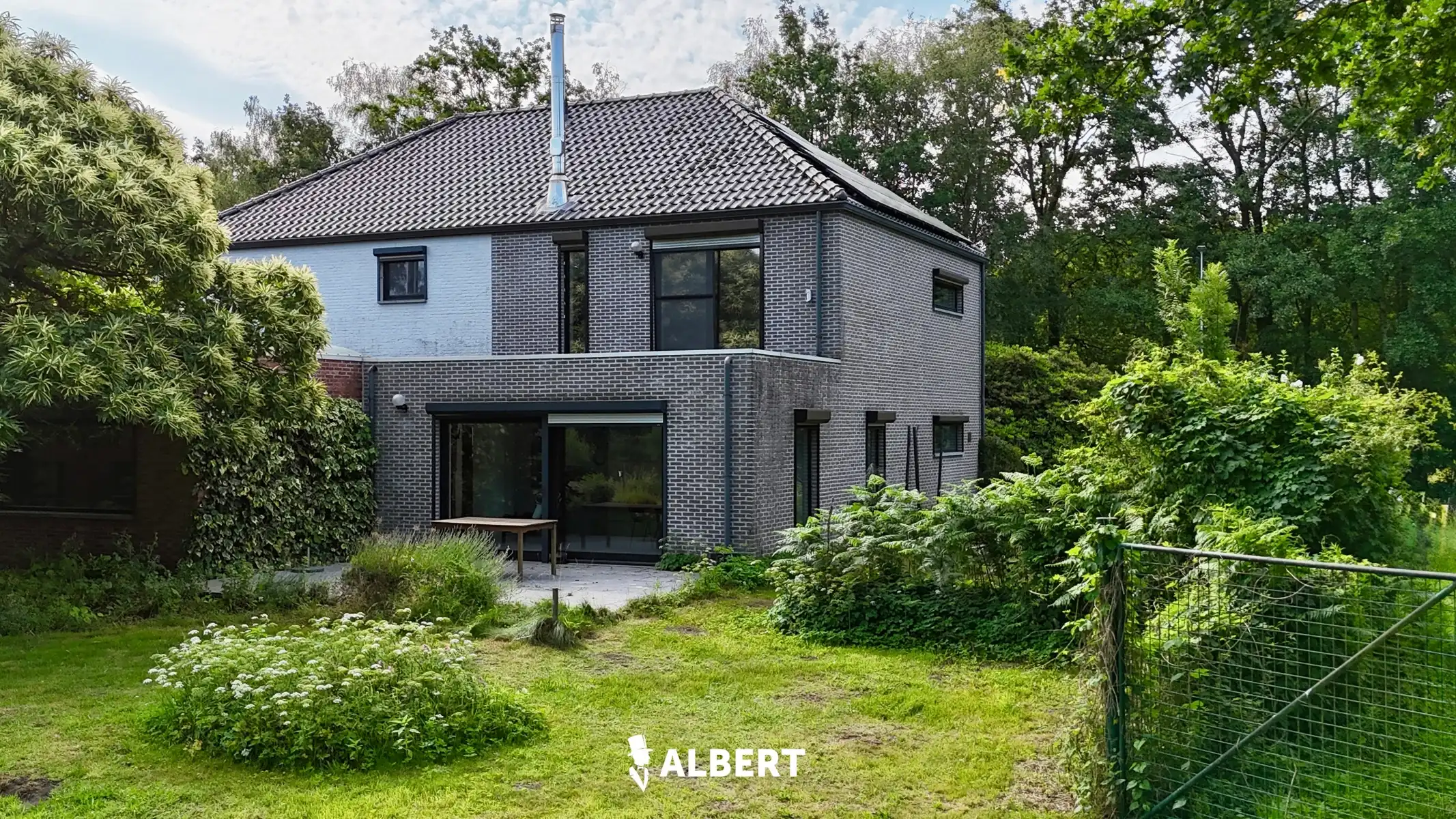 Exclusief landhuis met panoramisch zicht op vijver en bossen foto 3