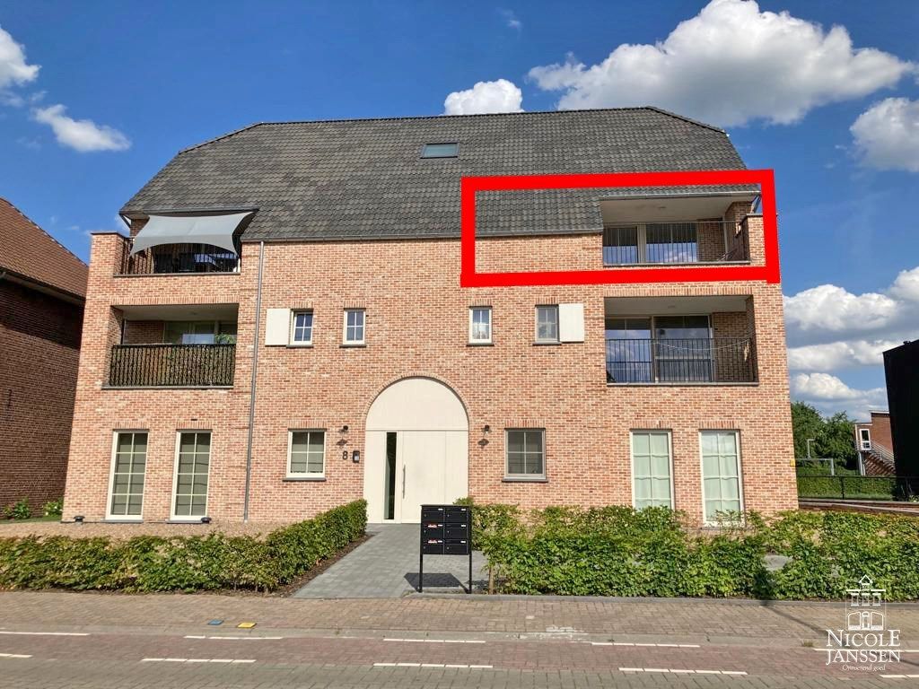 Nieuwbouwappartement met twee slaapkamers, terras en autostandplaats foto {{pictureIndex}}