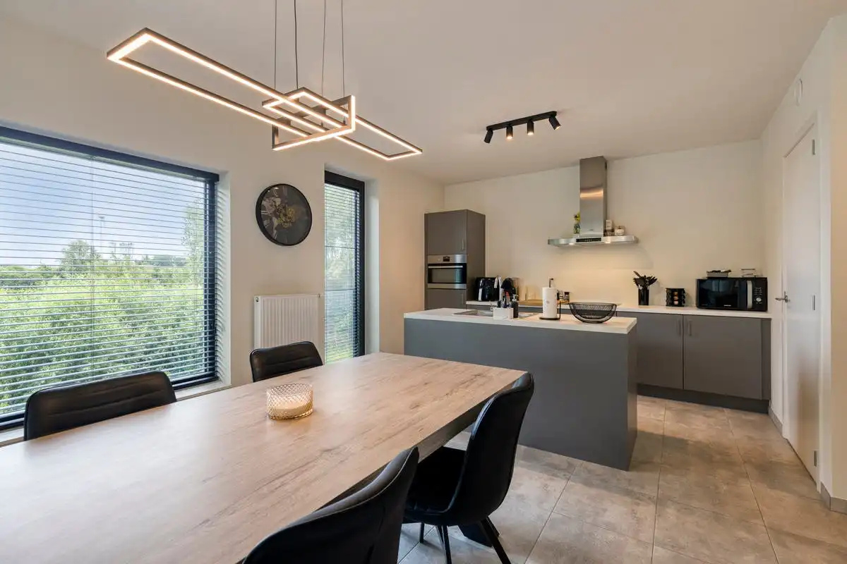 Appartement te koop omgeven door groen en water in Harelbeke foto 5