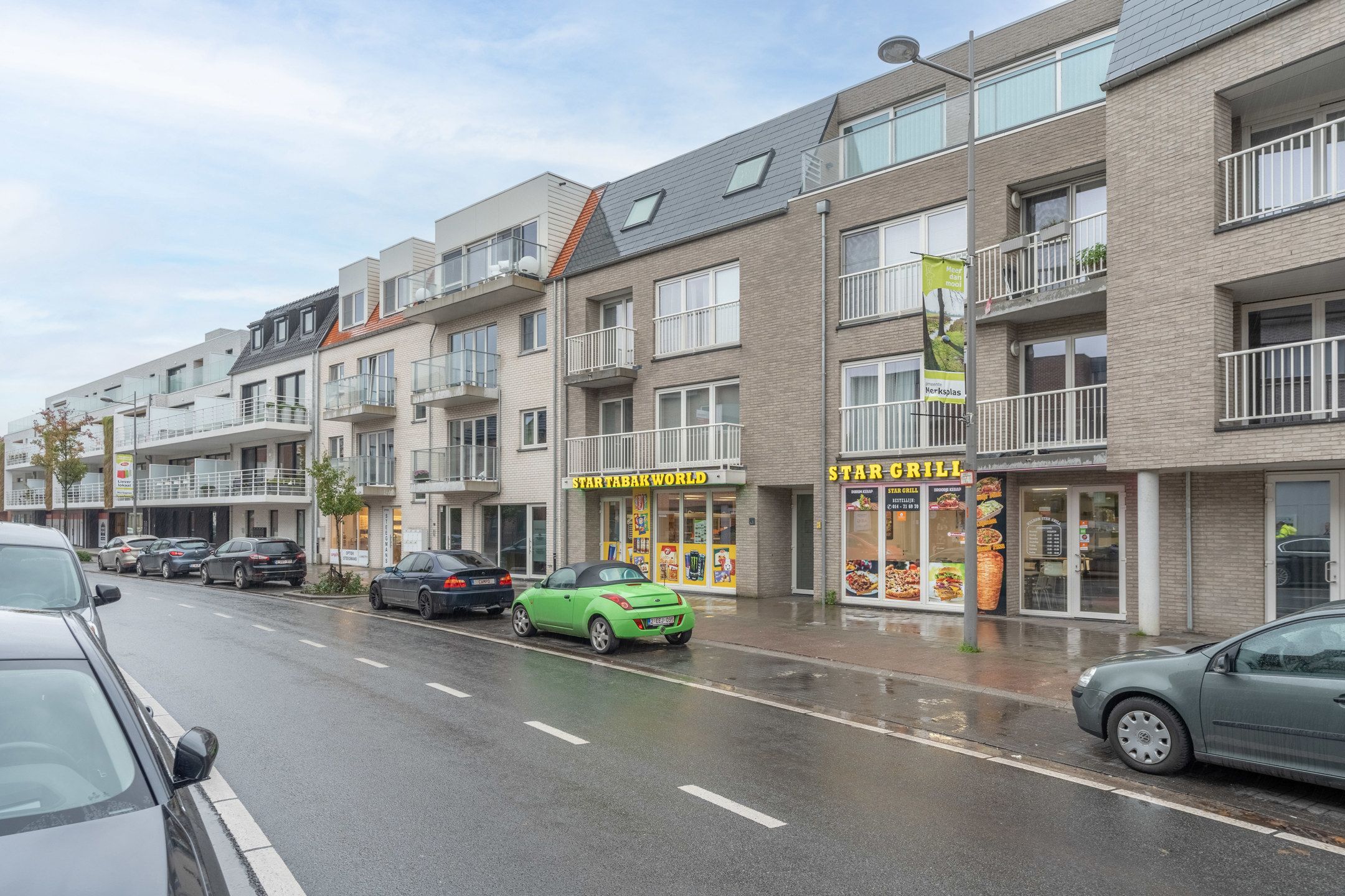 Gelijkvloerse handelsruimte (125 m²) te centrum Merksplas foto {{pictureIndex}}