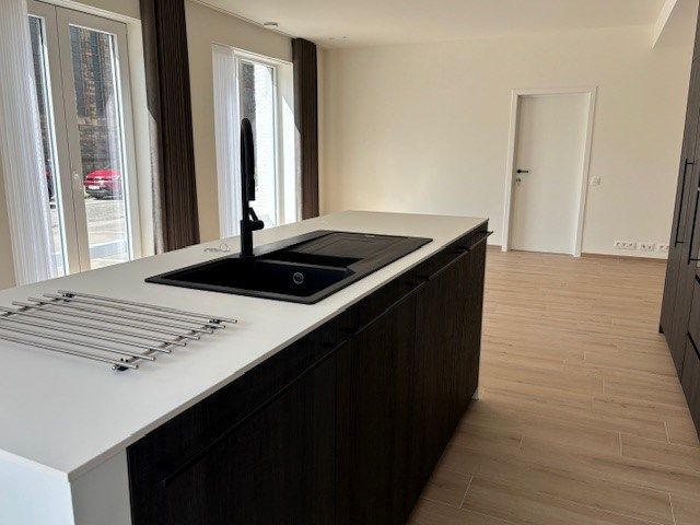 Stijlvol gerenoveerd gelijkvloersappartement foto 5