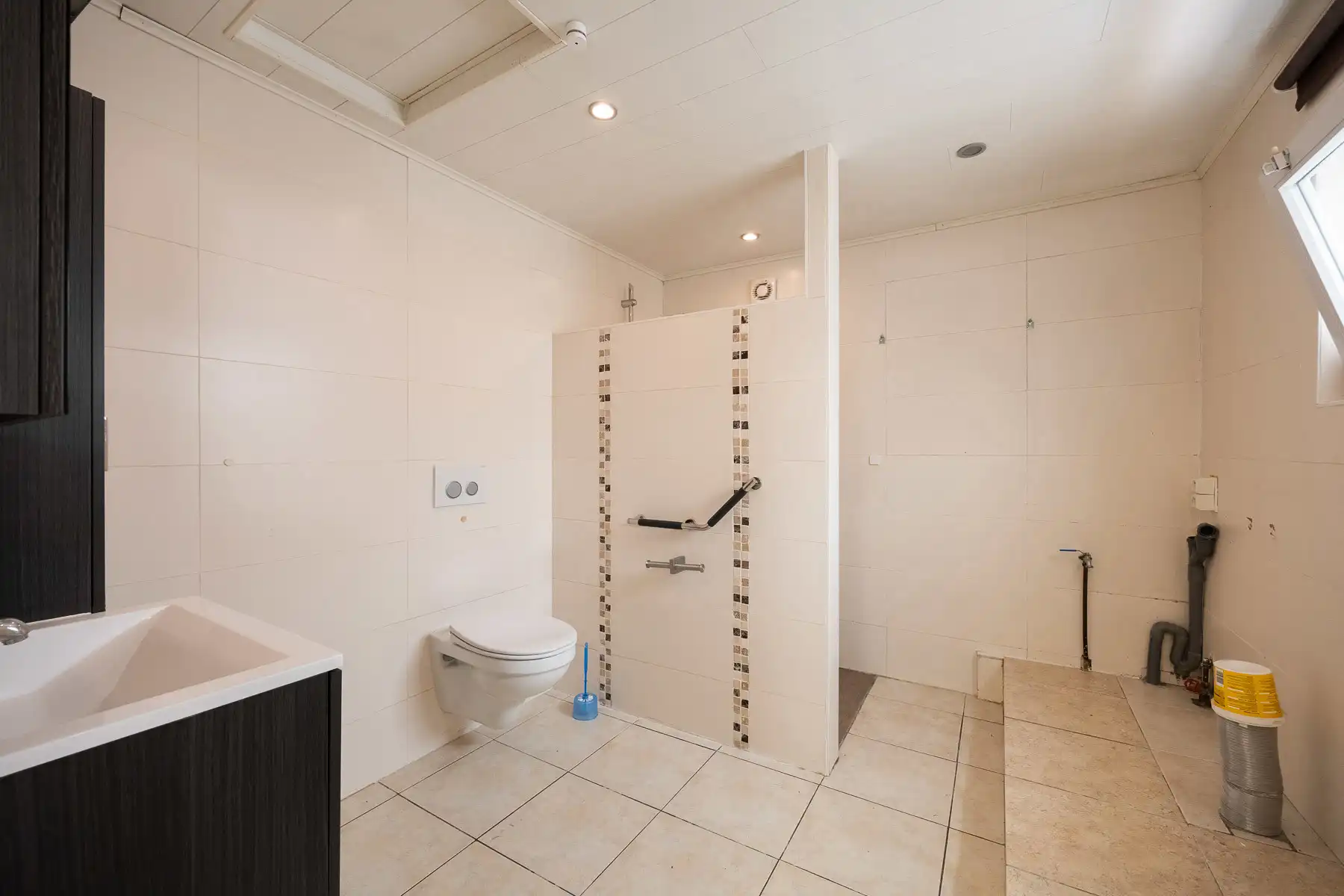 Leuke woning met grote tuin foto 15