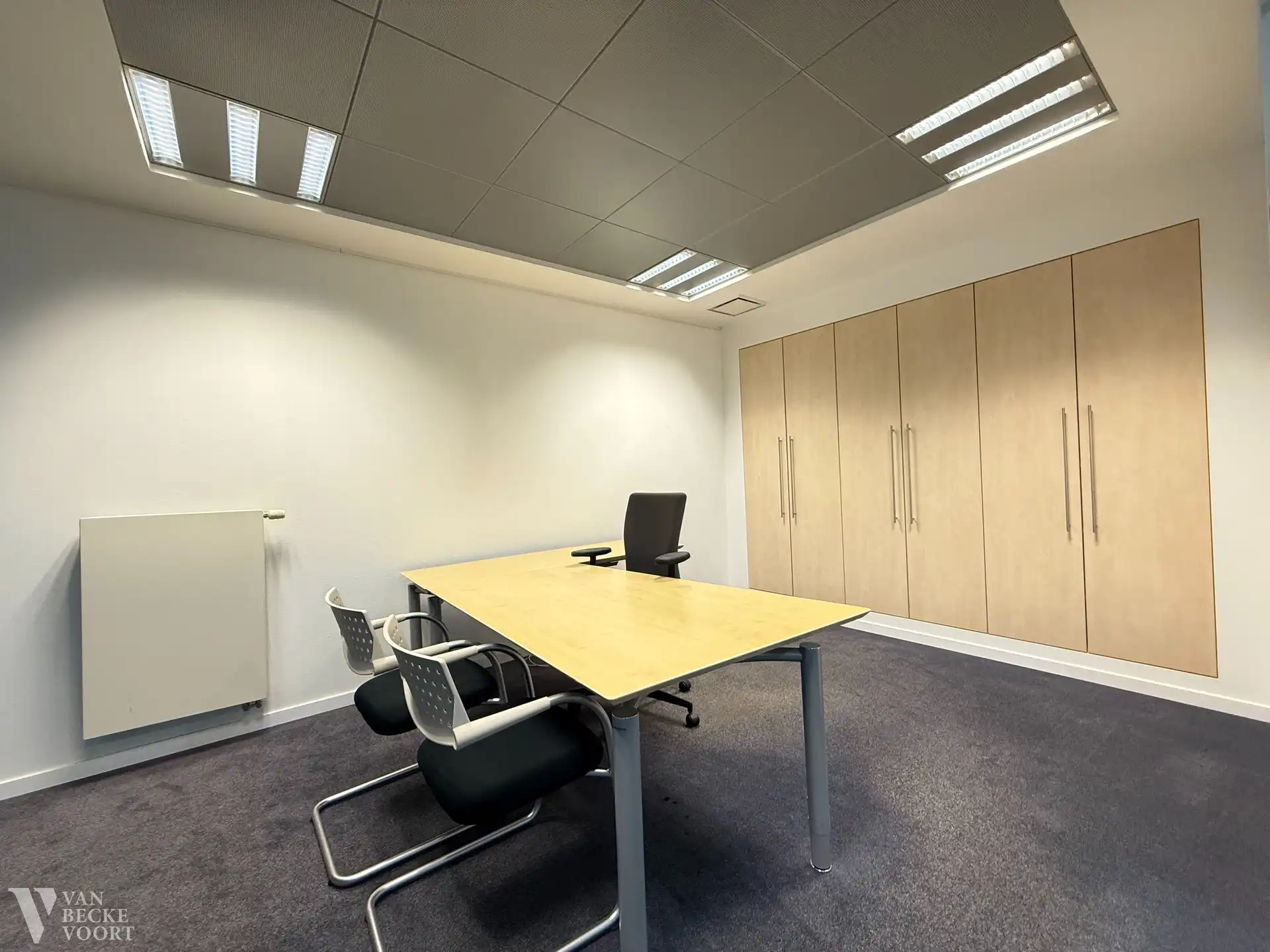 Ruim handelsgelijkvloers op hoekligging 330m² foto 5