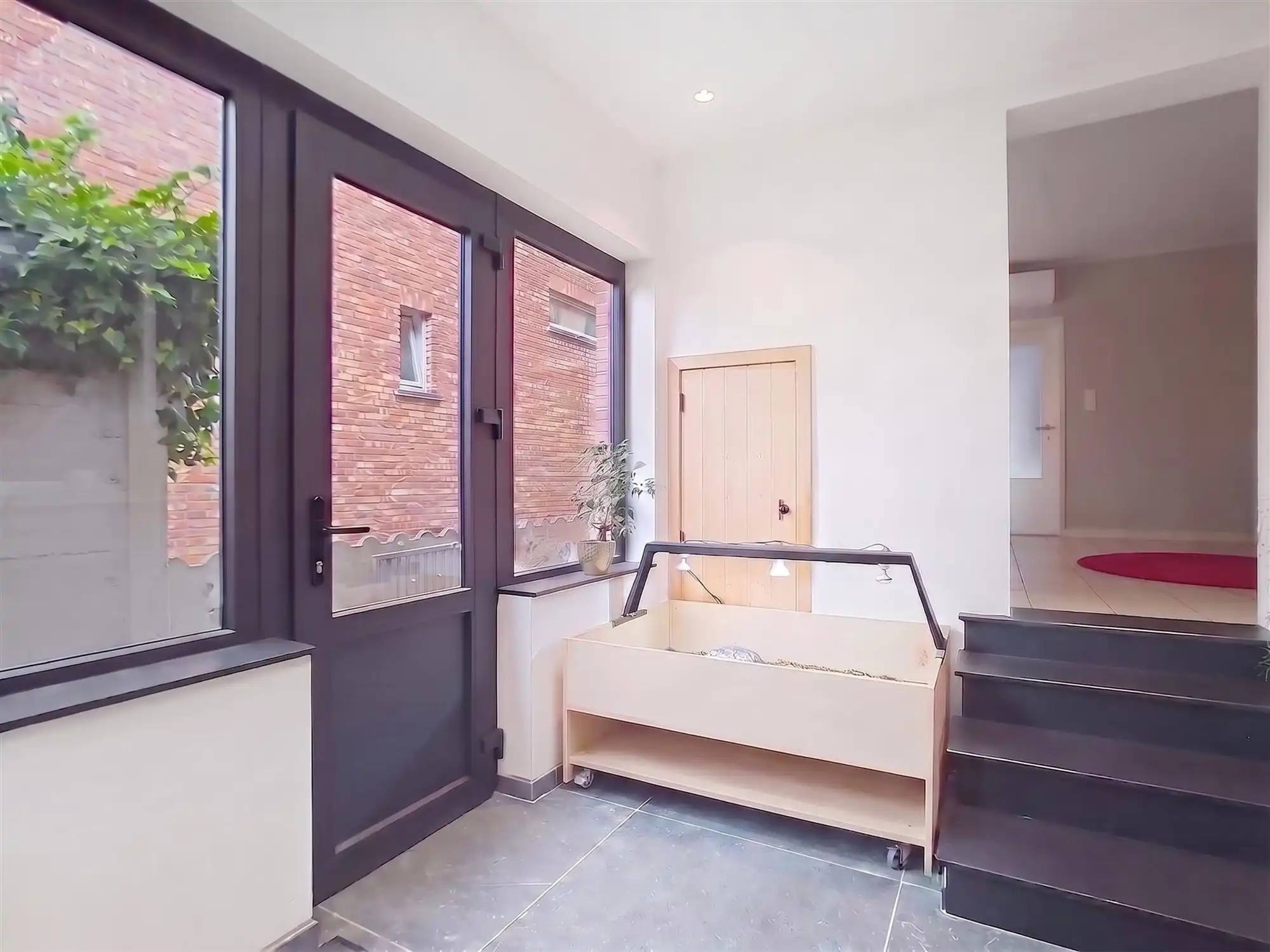Ruime gerenoveerde gezinswoning met 4 slaapkamers foto 7