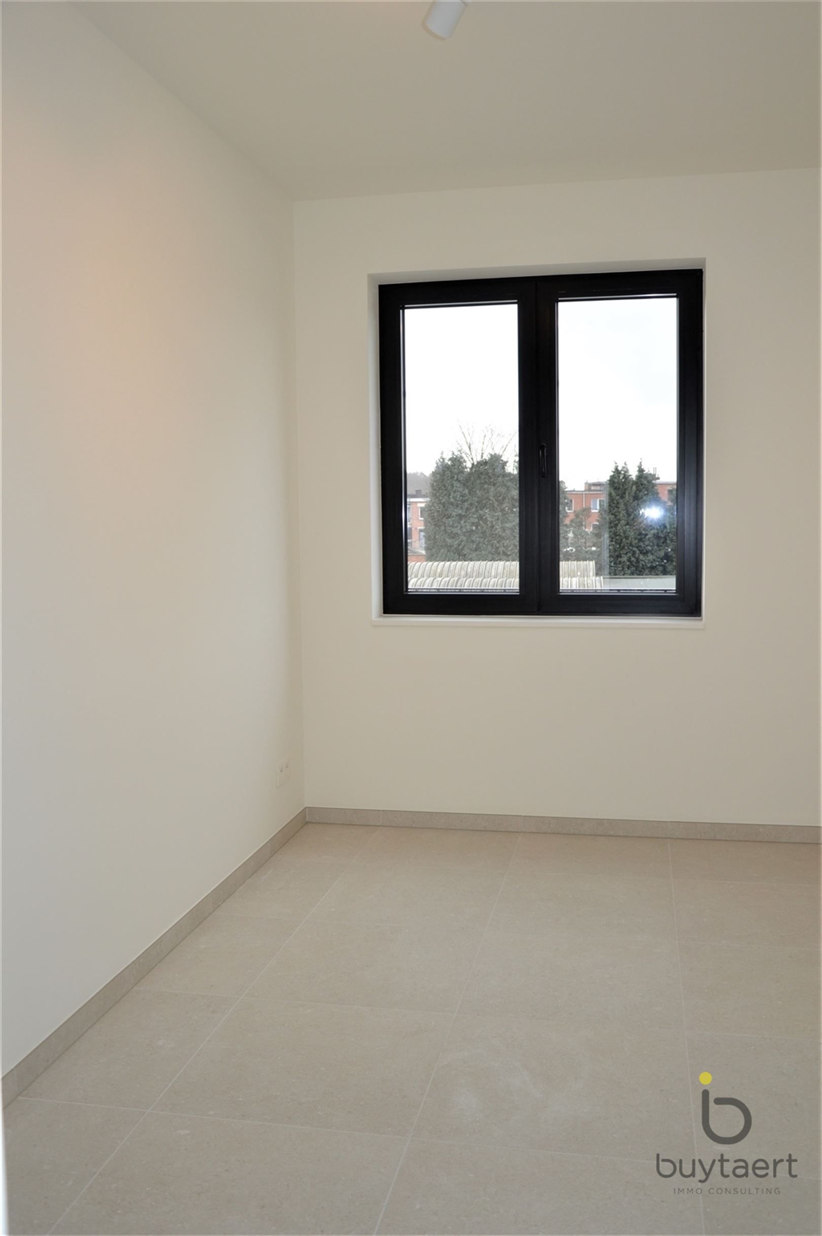 Recent appartement met twee slpks te Deurne. foto 10