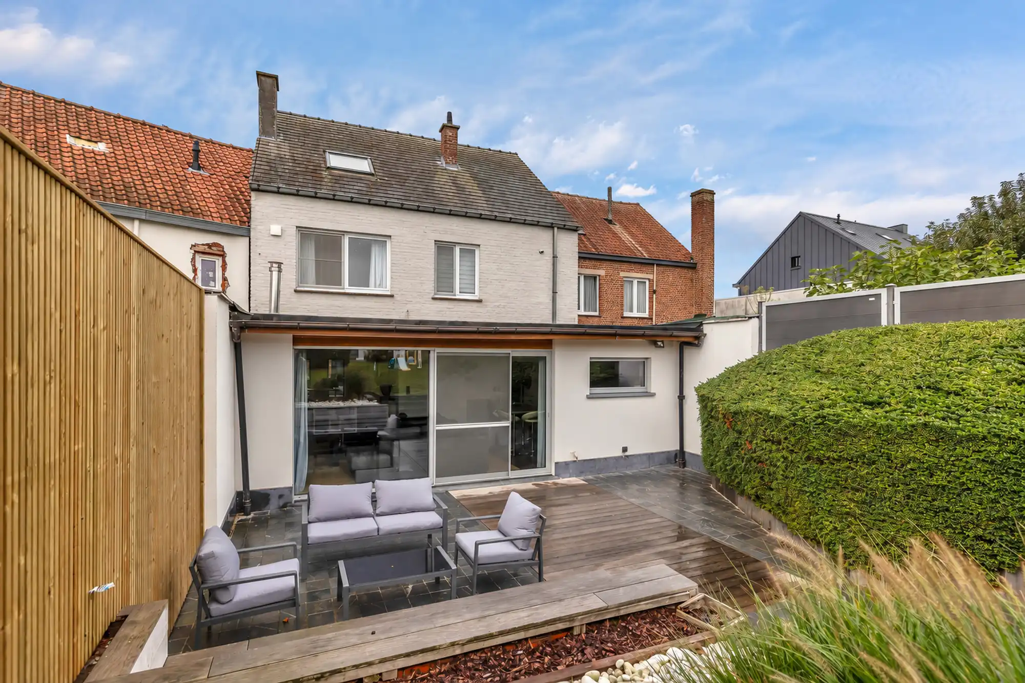 Ruime gerenoveerde gezinswoning met 4 slpks en garage foto 24
