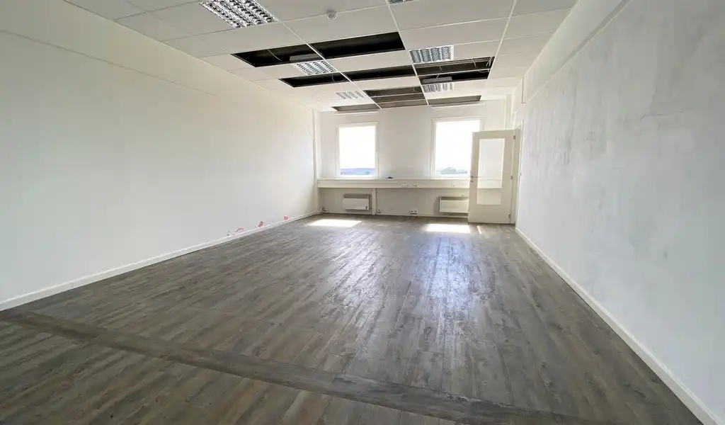 Instapklaar kantoor te huur in Immogranit Building Drongen foto 12