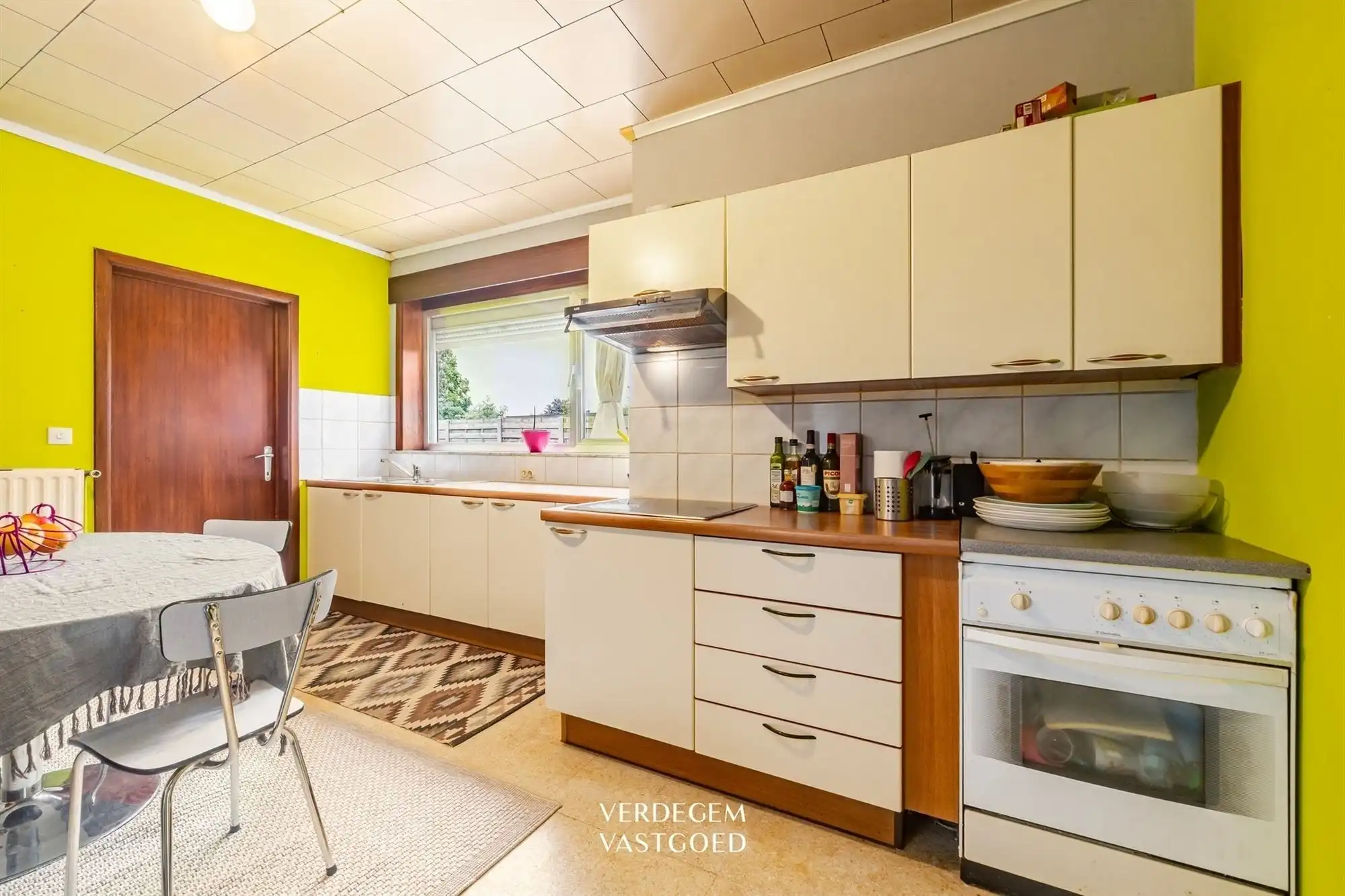 Charmante woning met 3 slaapkamers, garage en diepe tuin 1.010m² met open zicht foto 6