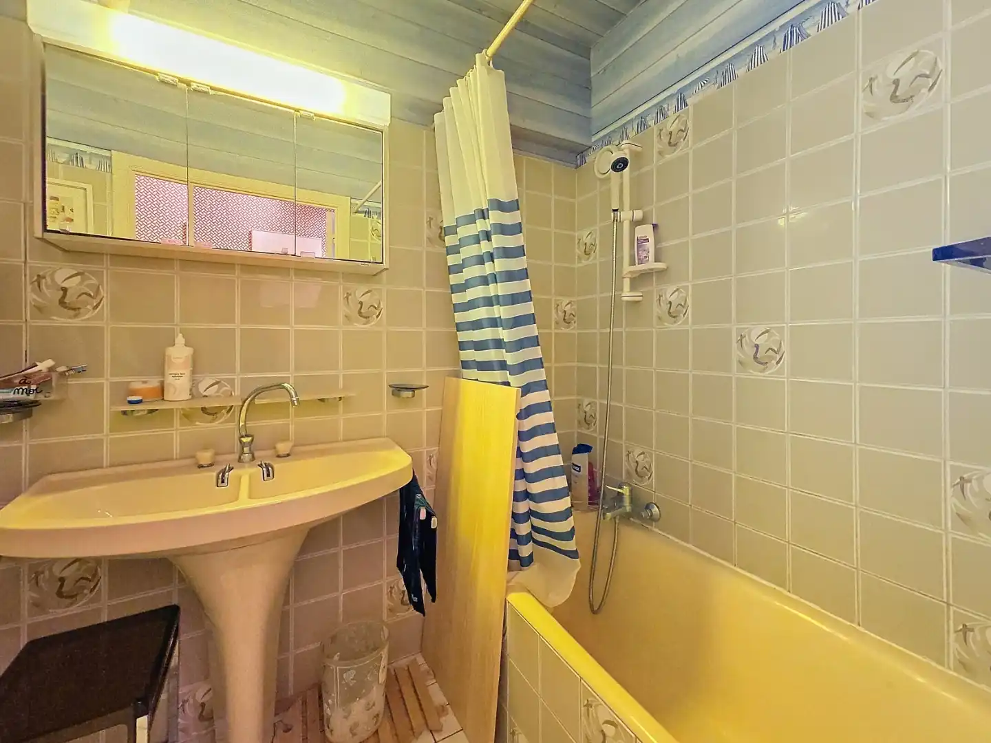 Op te knappen appartement met frontaal zeezicht  te Nieuwpoort foto 6